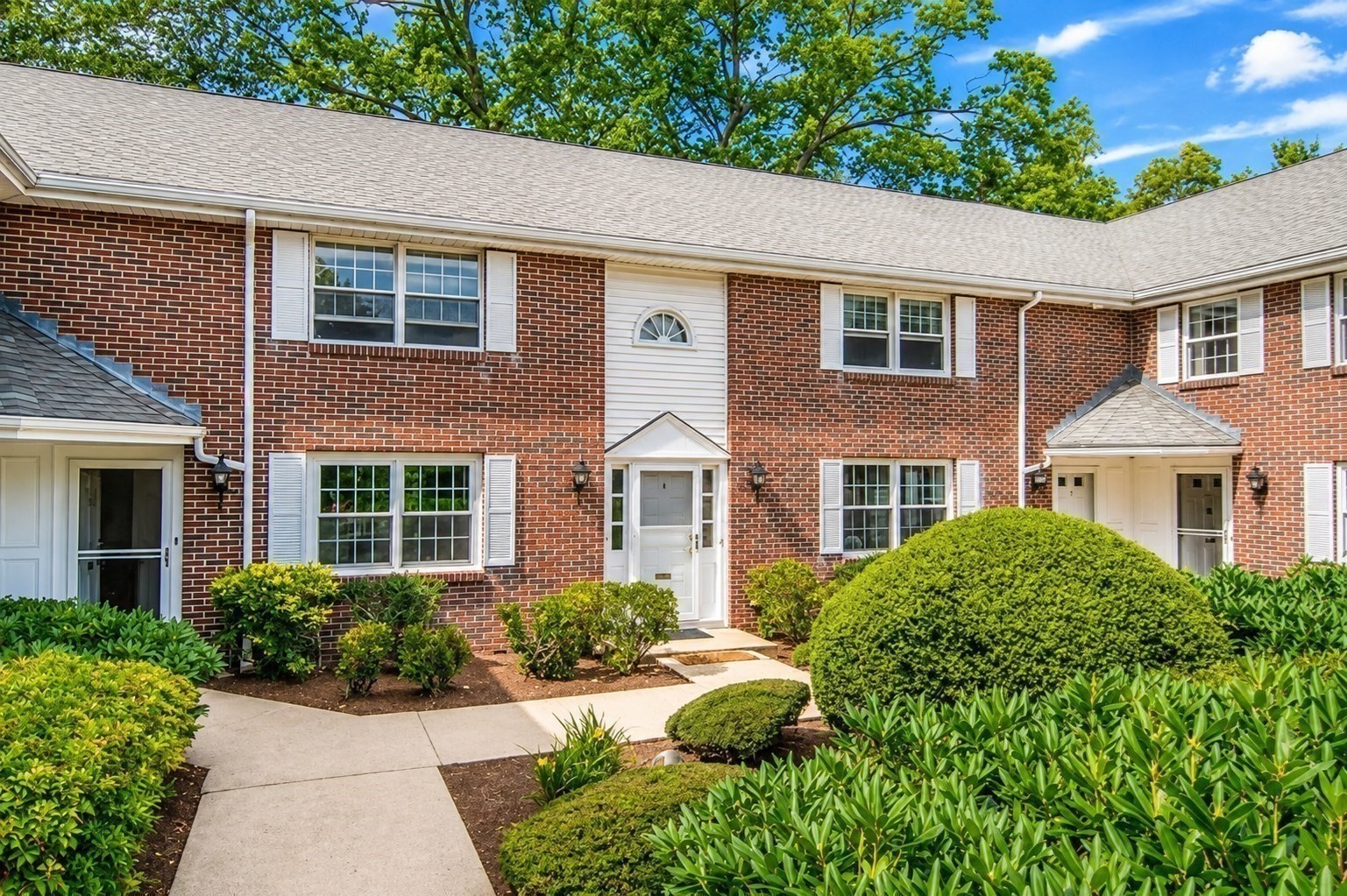 21 Westerly St  UNIT 6 Wellesley Massachusetts United States, for Sale, residential, Susan Bevilacqua, Douglas Elliman Real Estate