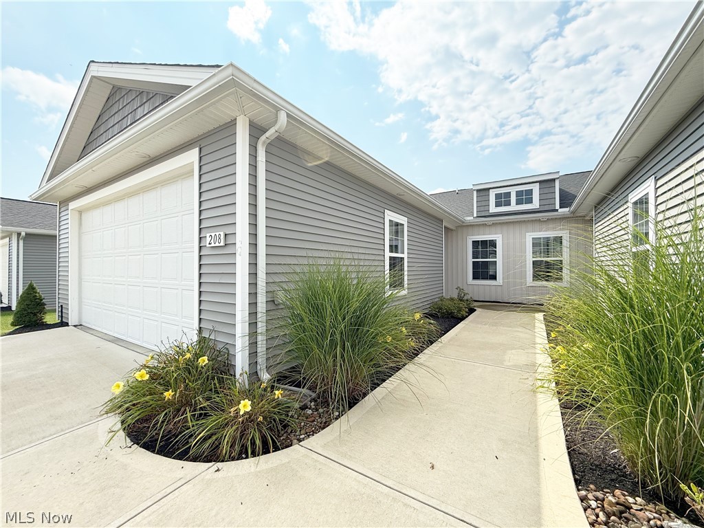 208 Silver Spring Circle Elyria Ohio United States, for Sale, residential,  , InCom Real Estate - New Demo Office