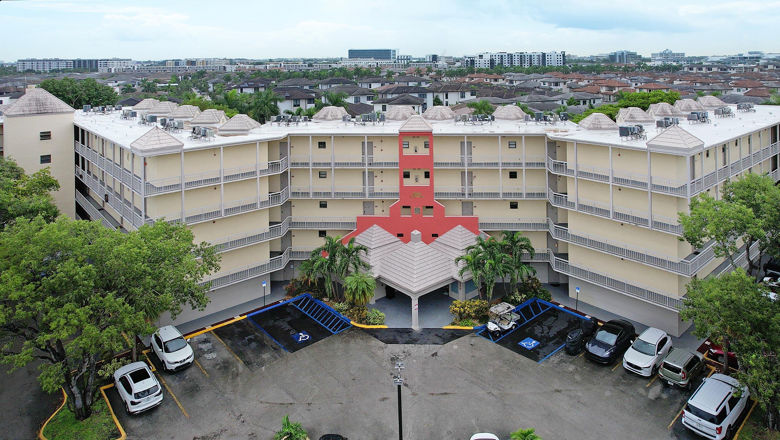 8290 LAKE Drive APT 250 Doral Florida United States, for Sale, residential, Roberto Villasmil, Interinvestments Realty, Inc.
