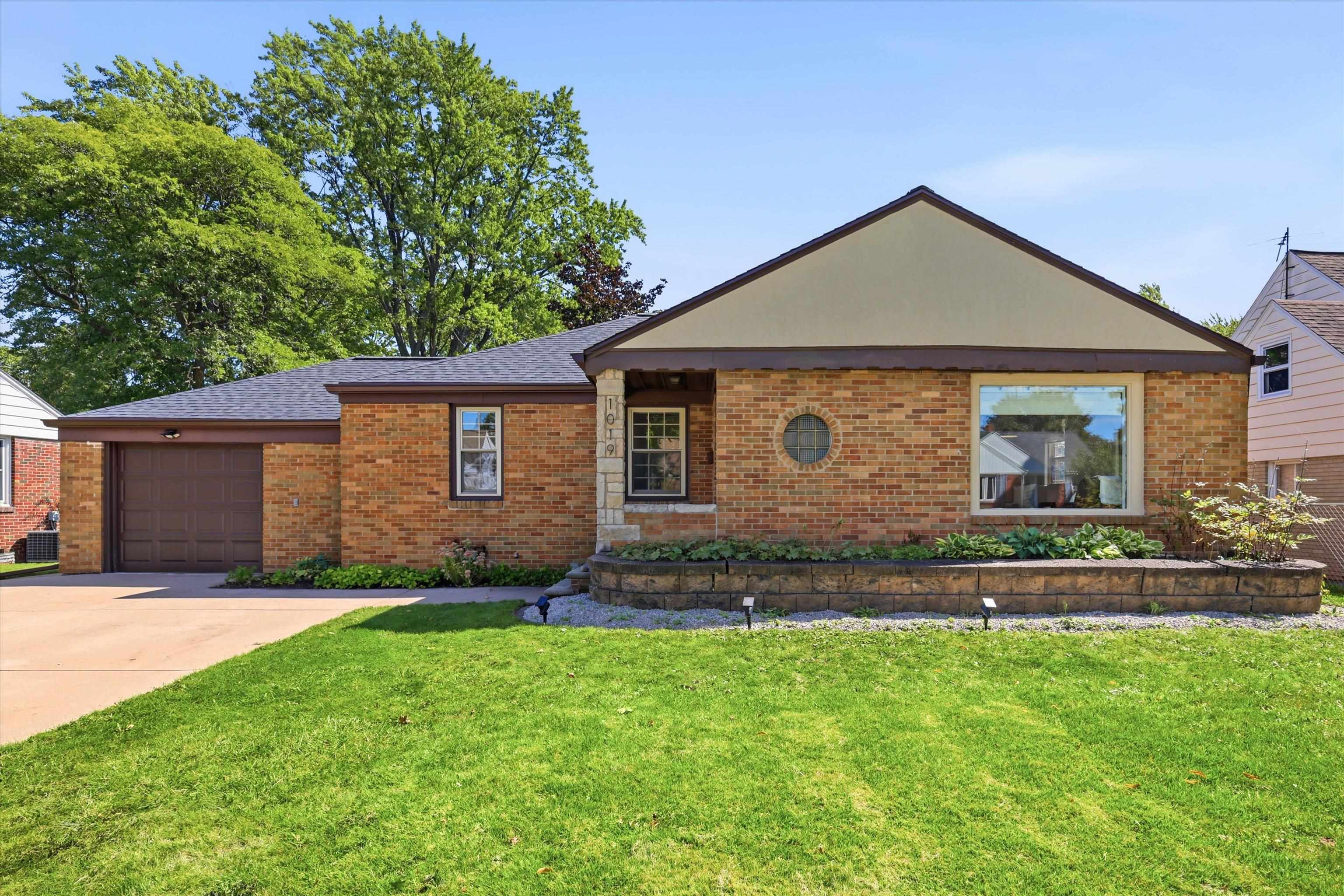 1019 REDWOOD Drive Green Bay Wisconsin United States, for Sale, residential,  , Fireside Realty LLC