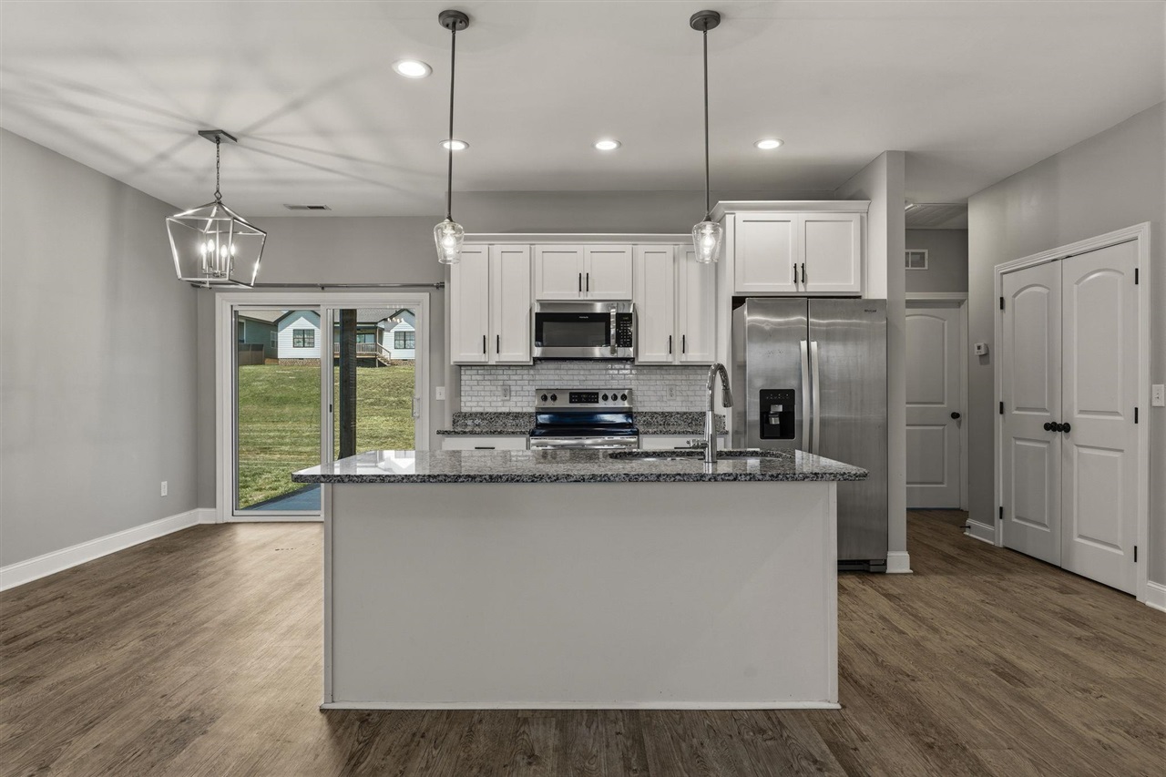 1220 Shallowford Street Bowling Green Kentucky United States, for Sale, residential, Adam Hanes, LPT Realty