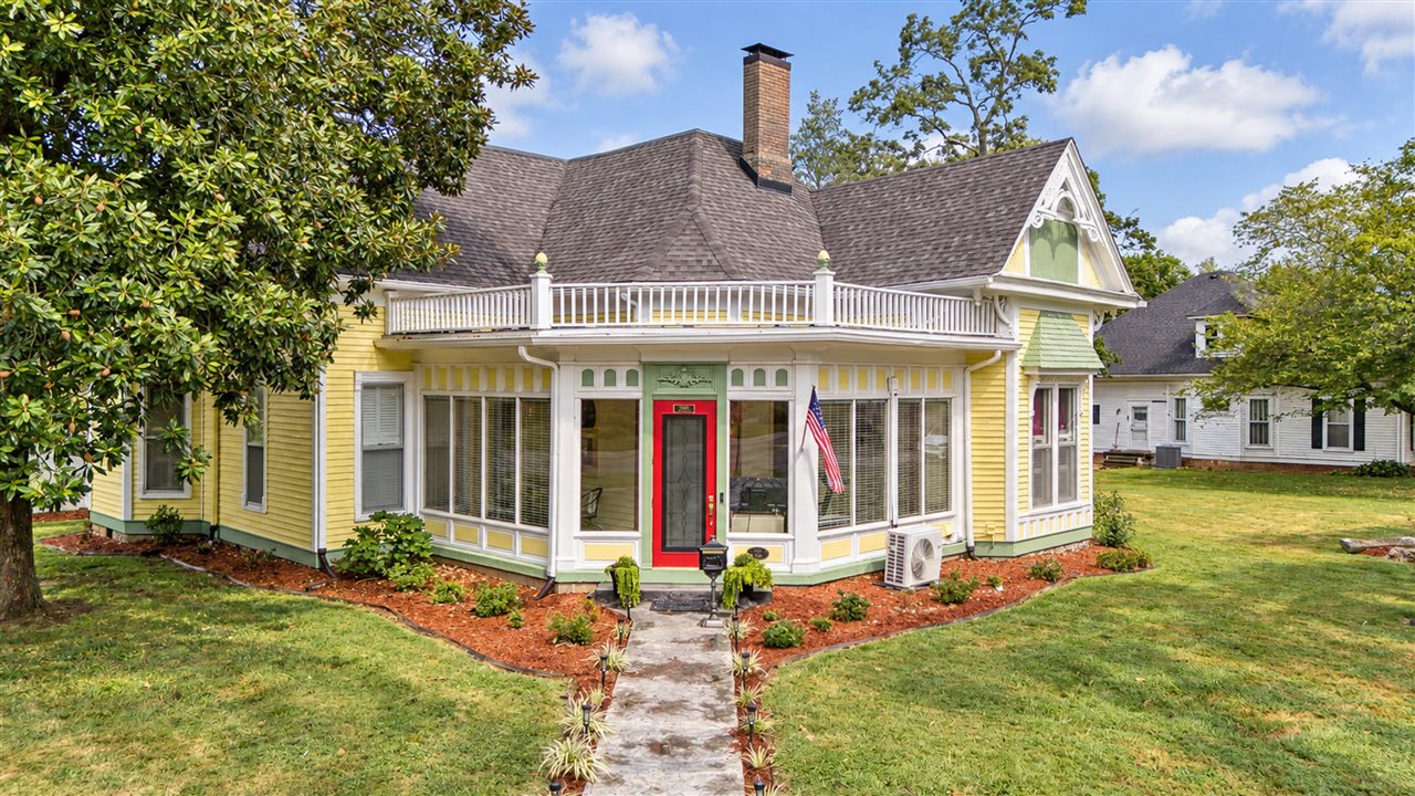 560 S Winter Street Russellville Kentucky United States, for Sale, residential, Adam Hanes, LPT Realty