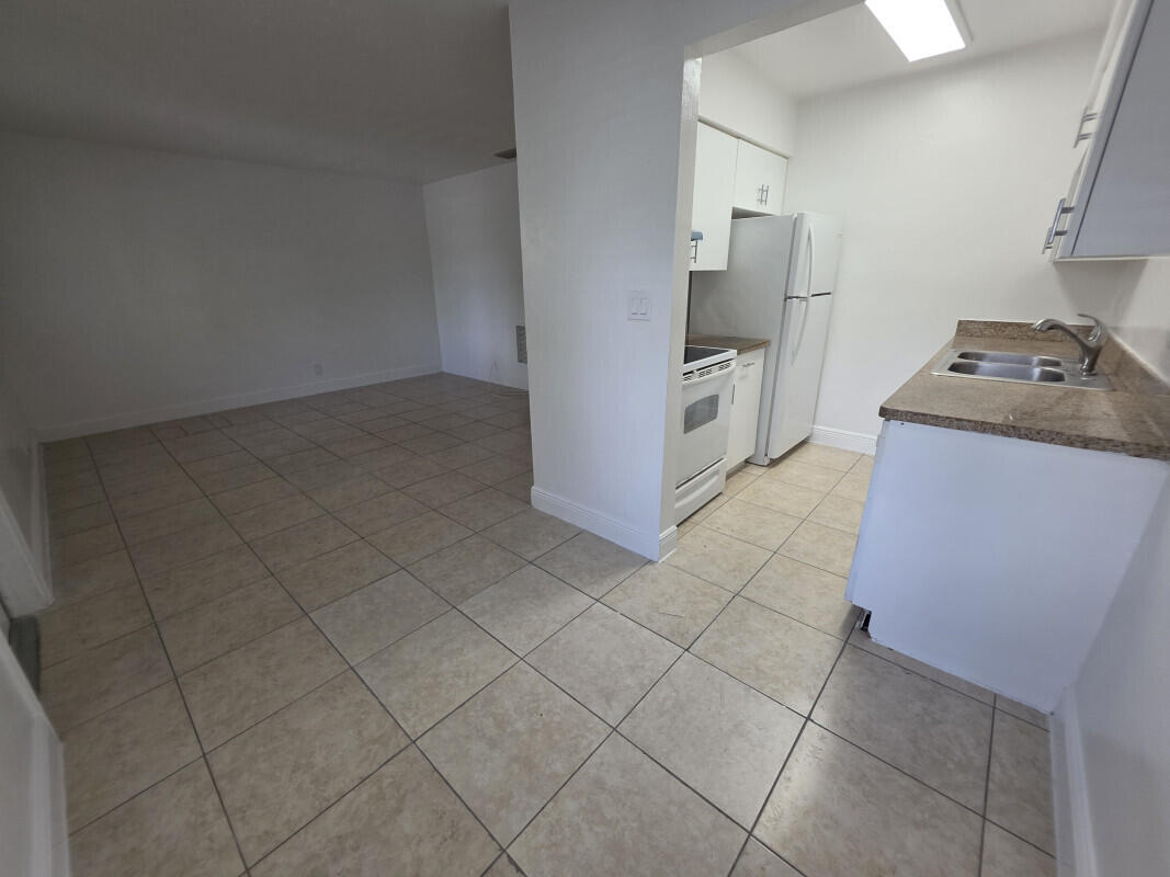 75 SW 10th Street APT 202 Fort Lauderdale Florida United States, for Rent, residential,  , ARROW REALTY
