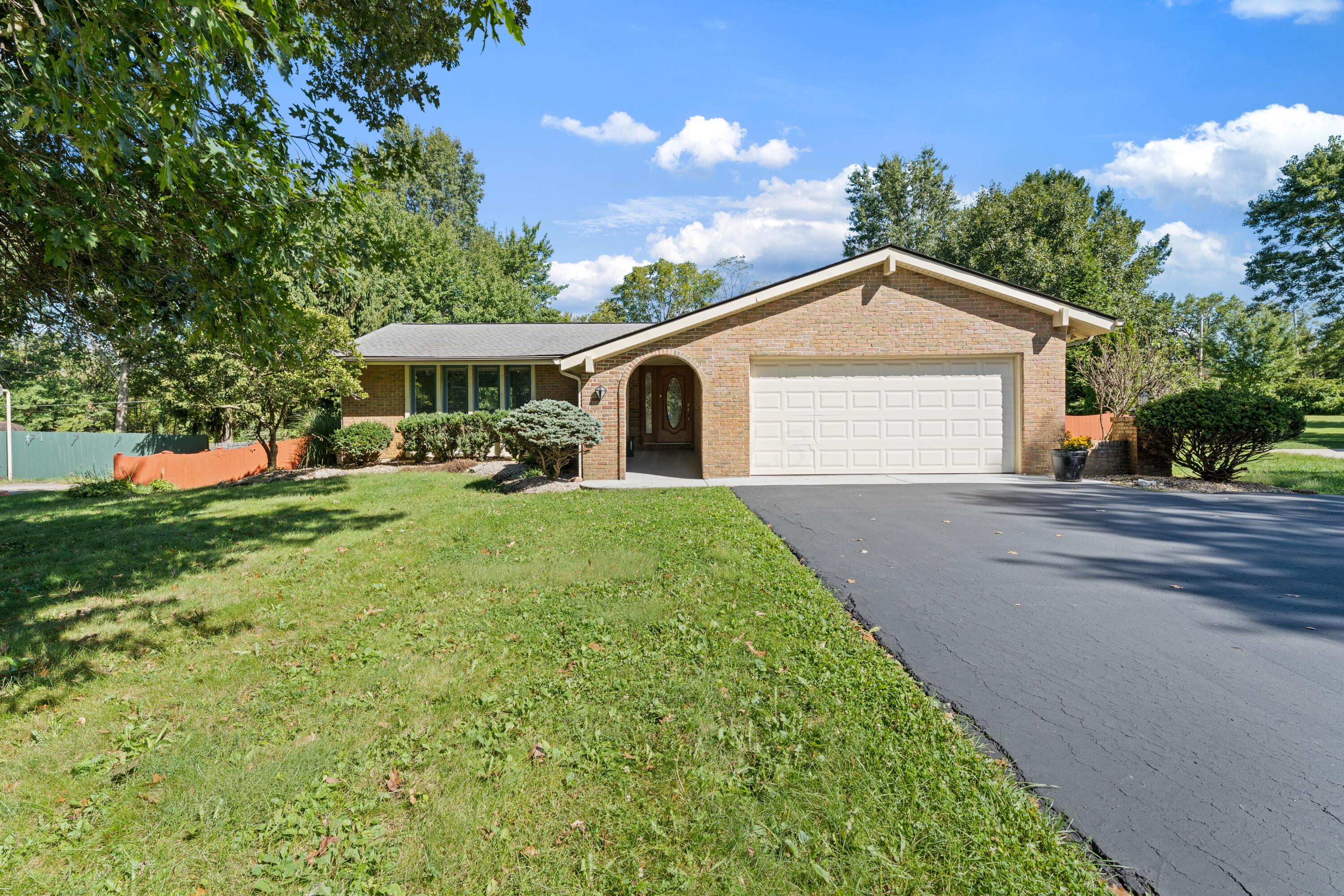 300 Heather Lane Powell Ohio United States, for Sale, residential,  , The Hessenauer Corporation