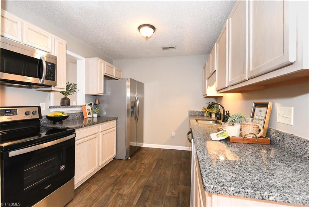 5805 Battery Drive APT 2D Greensboro North Carolina United States, Sale Pending, residential,  , The Headley Group Realty