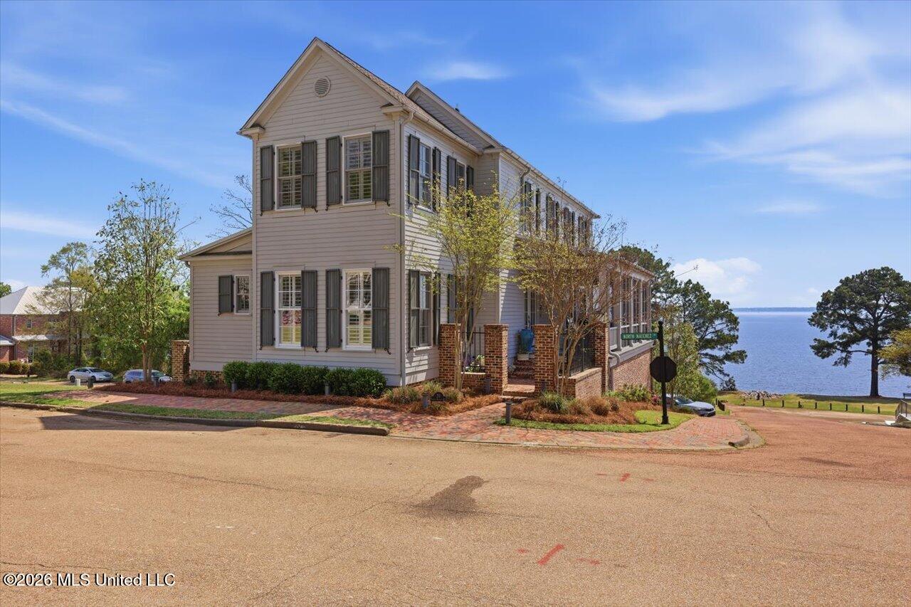211 N Natchez Drive Madison Mississippi United States, for Sale, residential, Jessica McLaurin, Rezults Realty, LLC