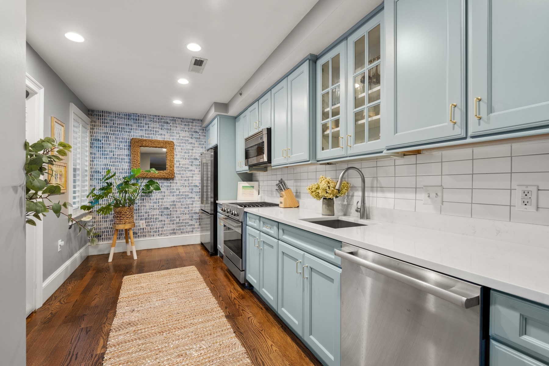 209 W Springfield St  UNIT 1 Boston Massachusetts United States, for Sale, residential, Darcy Bento, South Boston  Realtor Bento Real Estate Group, Bento Real Estate Group, Inc.