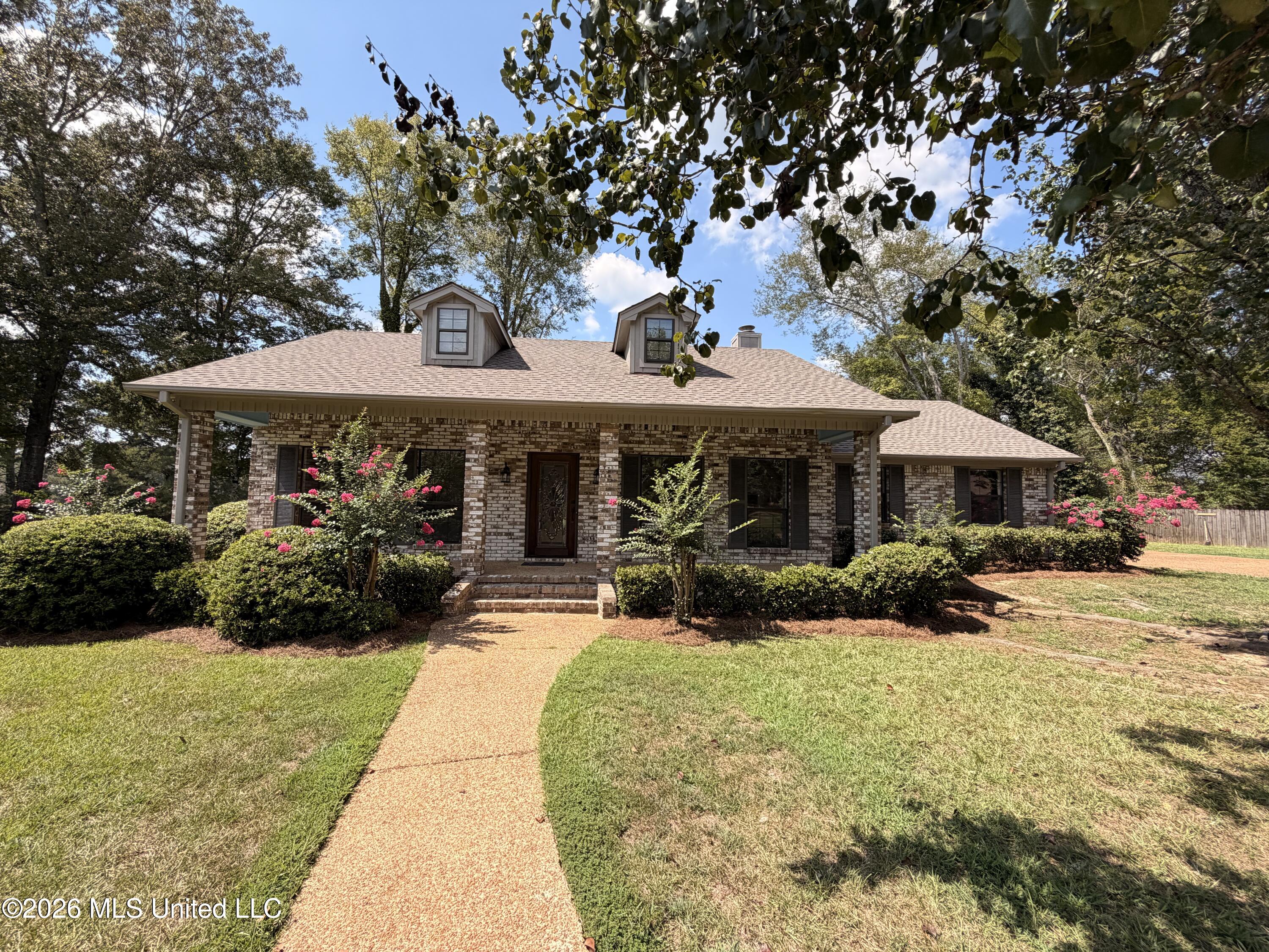 16 Fawn Grove Jackson Mississippi United States, for Sale, residential, Jessica McLaurin, Rezults Realty, LLC