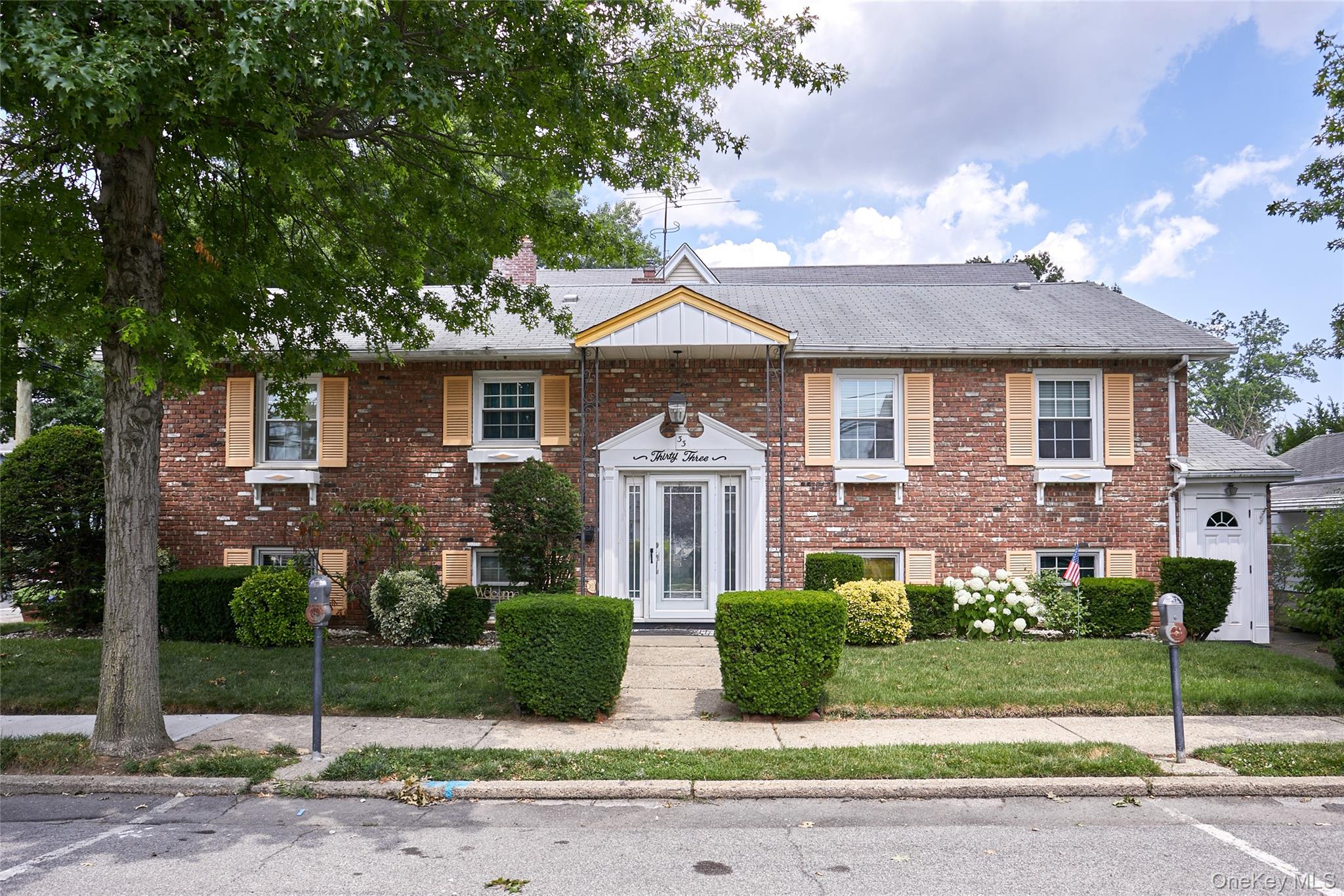33 N Tyson Avenue Floral Park New York United States, Sale Pending, residential, Christopher Andron, ANDRON REALTY GROUP