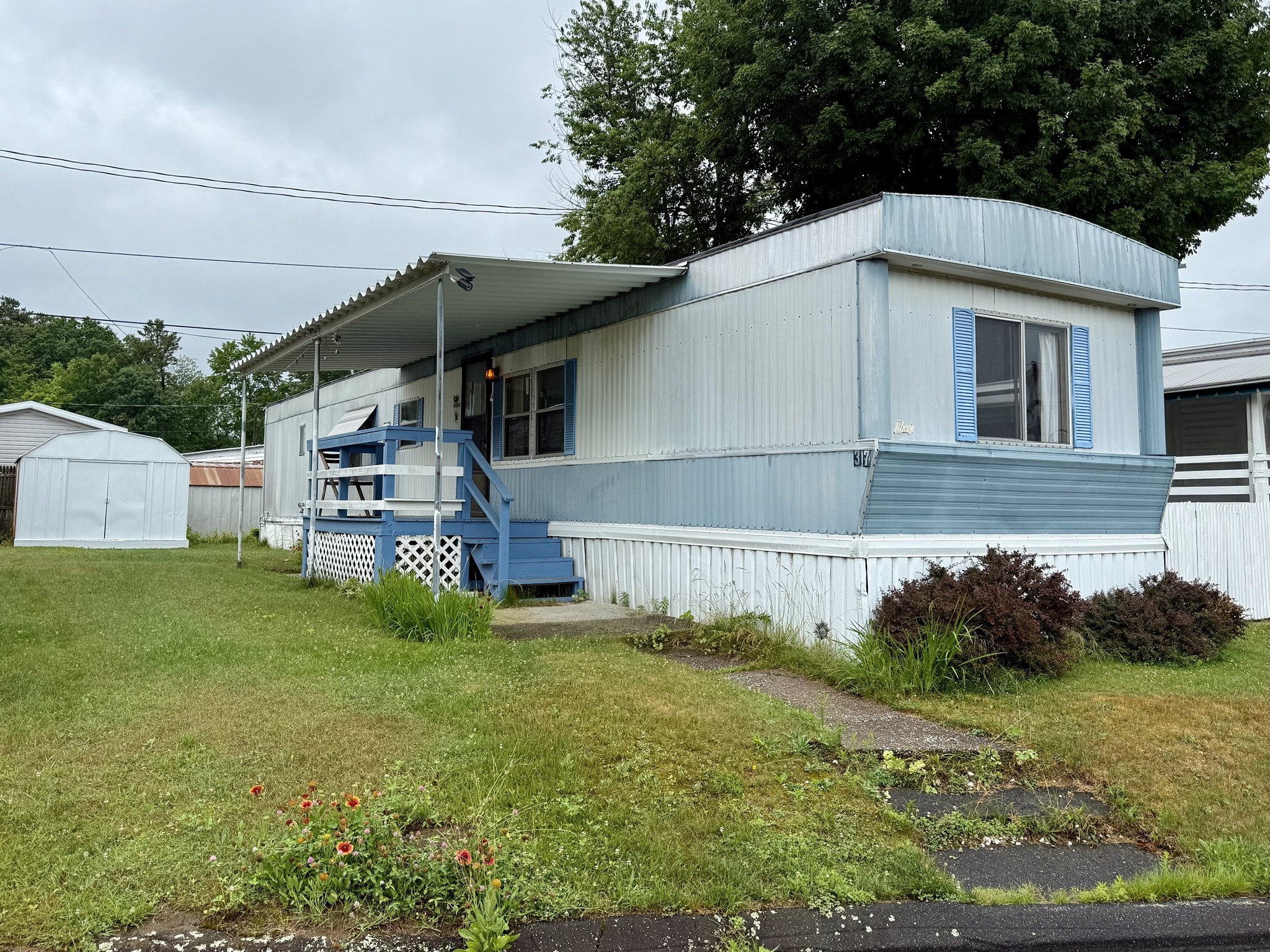37 Klondike Ave Westfield Massachusetts United States, Sale Pending, residential, , Media Realty Group Inc.