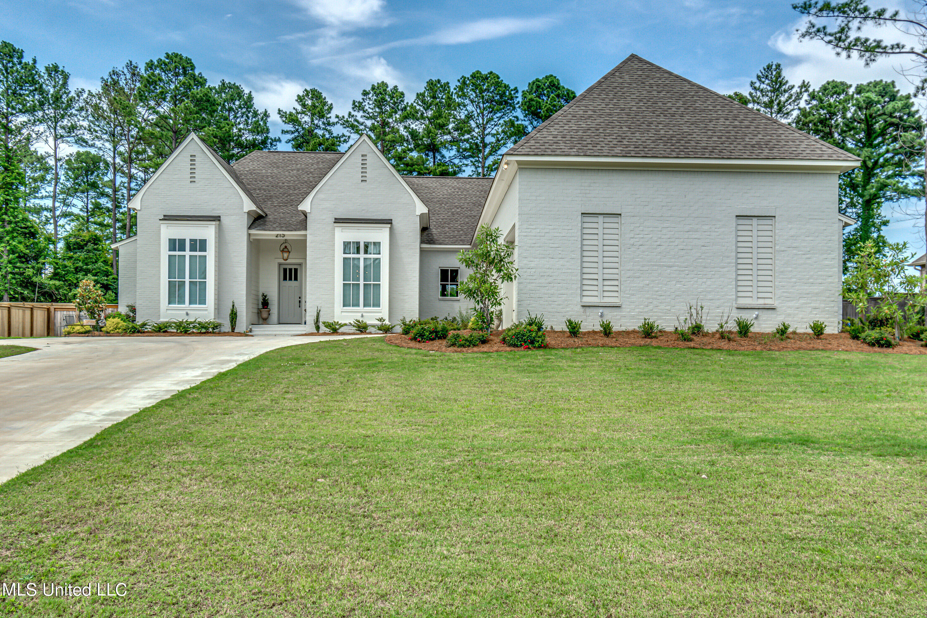 215 Westlake Circle Madison Mississippi United States, for Sale, residential, Jessica McLaurin, Rezults Realty, LLC