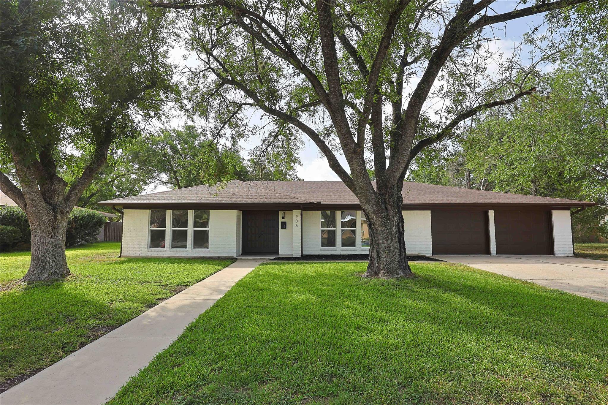 906 Merritt DR Lockhart Texas United States, for Sale, residential, Rita Vera, Central Metro Realty LLC