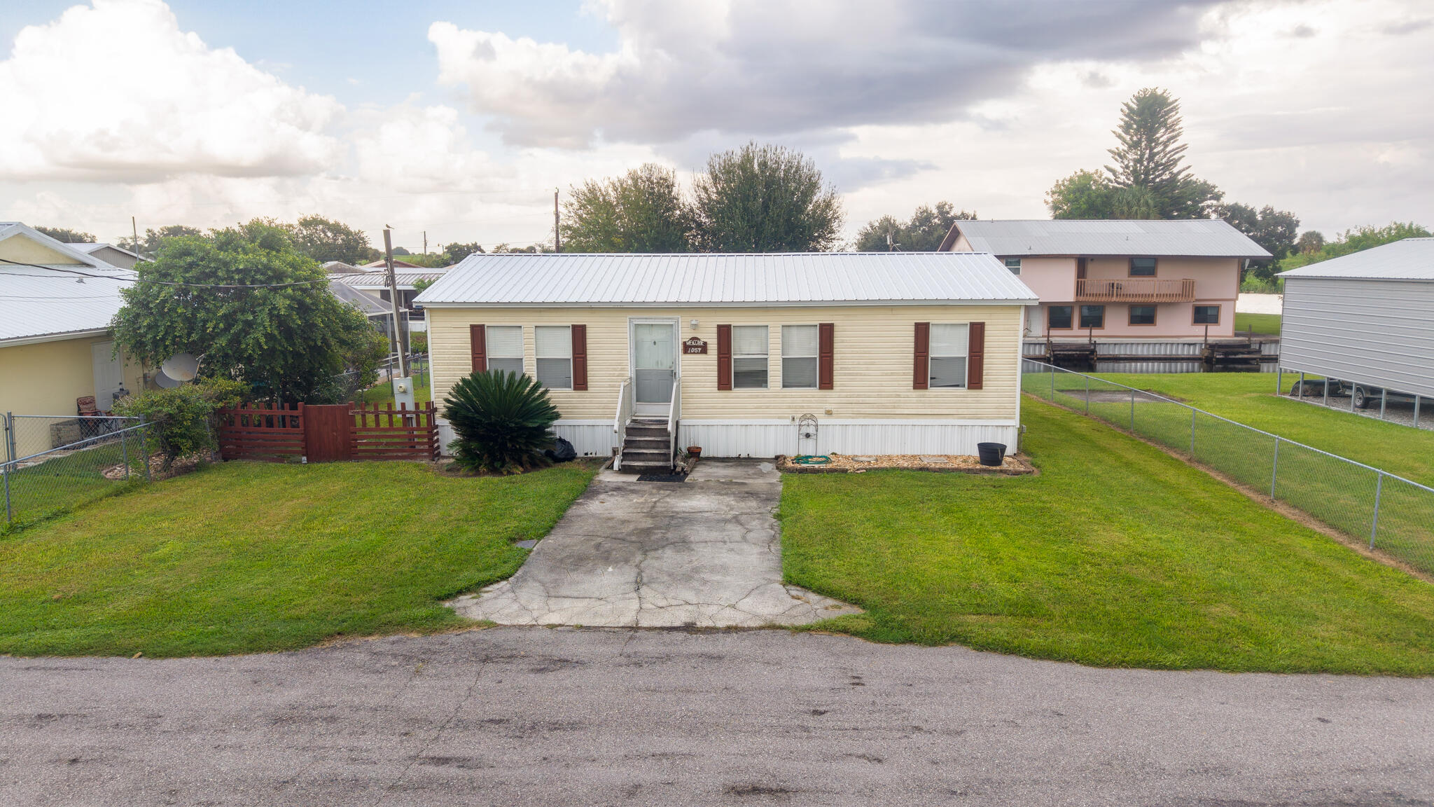 1057 BLUE HERON Lane Moore Haven Florida United States, for Sale, residential,  , Mixon Real Estate Group, LLC