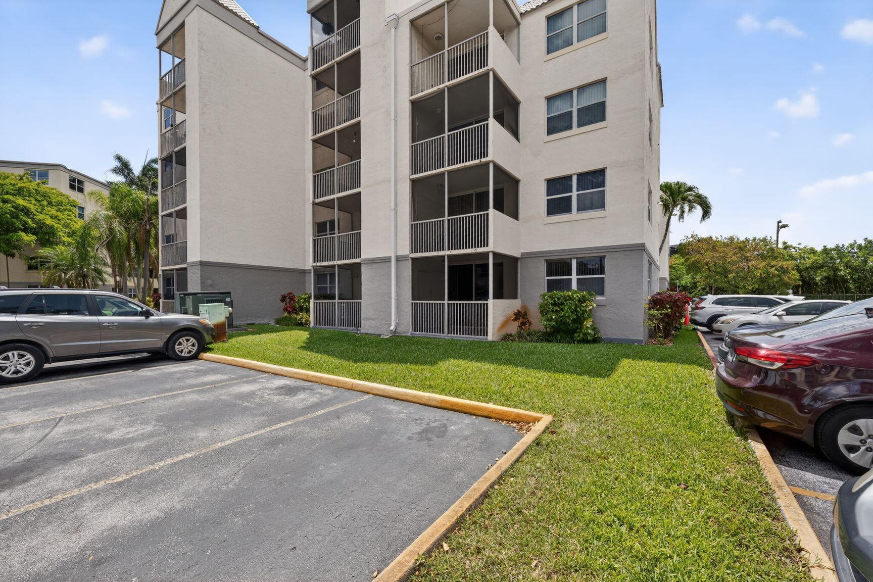 8373 Lake Drive APT 101 Doral Florida United States, for Sale, residential, Roberto Villasmil, Interinvestments Realty, Inc.