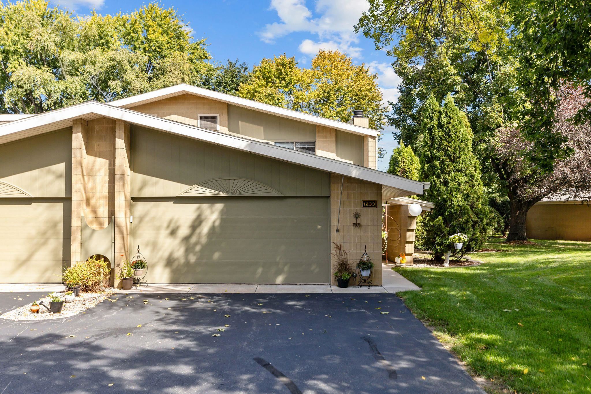 1233 W NICOLET CERCLE Appleton Wisconsin United States, for Sale, residential,  , Fireside Realty LLC