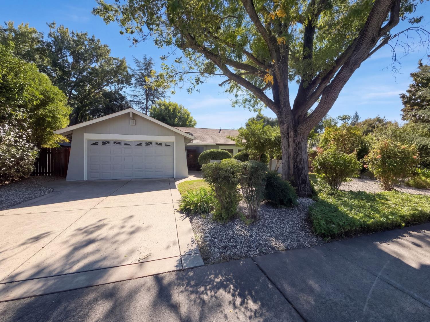 6800 Havenhurst Drive Sacramento California United States, for Sale, residential,  , Royalty Property Management & Realty