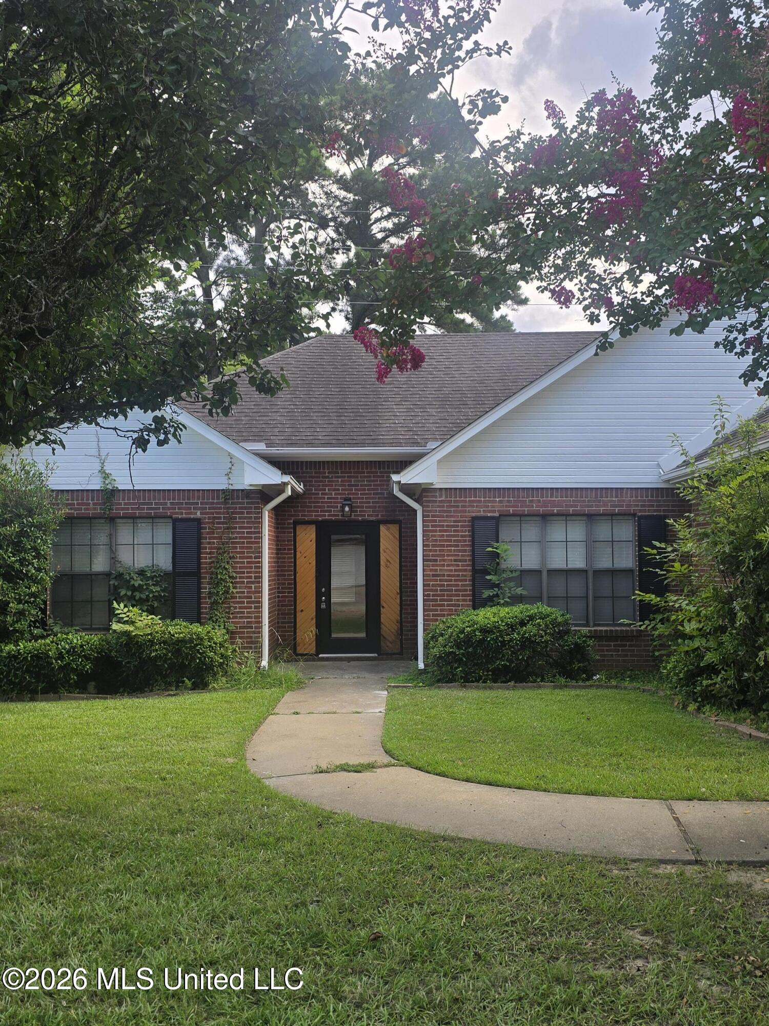 212 Village Circle Canton Mississippi United States, for Sale, residential, Jessica McLaurin, Rezults Realty, LLC