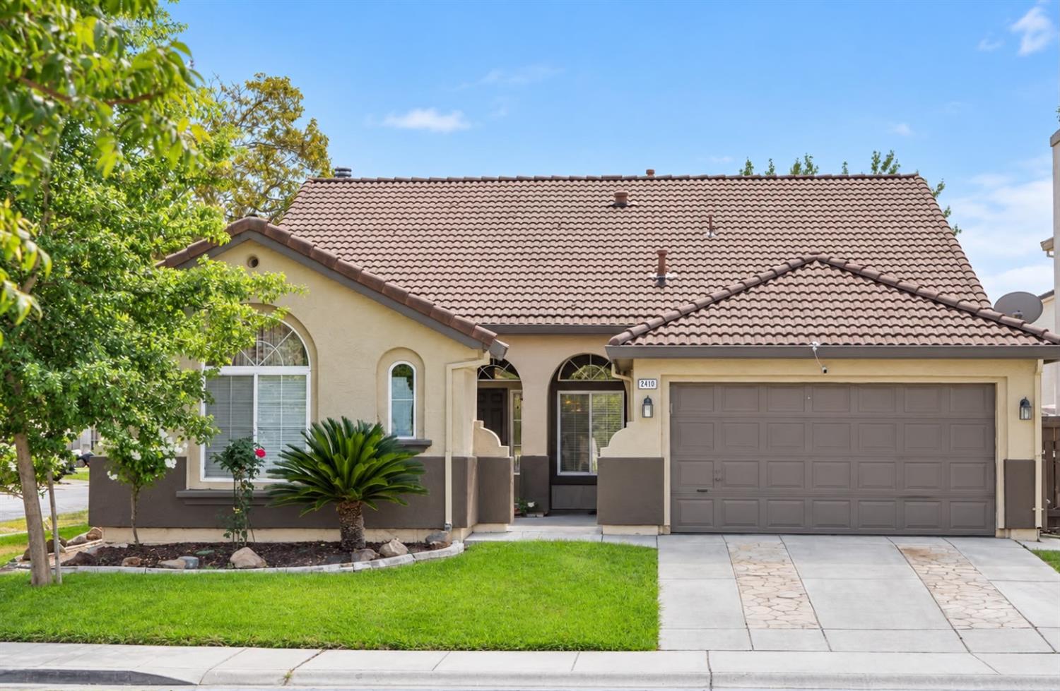 2000 Blackridge Avenue Sacramento California United States, for Sale, residential, , Royalty Property Management & Realty