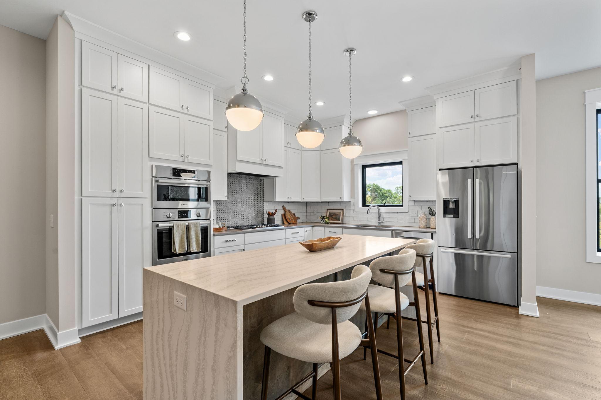 5754 Shady Oak Road APT 1 Minnetonka Minnesota United States, for Sale, residential, Lynn Heimdahl, Bridge Realty, LLC