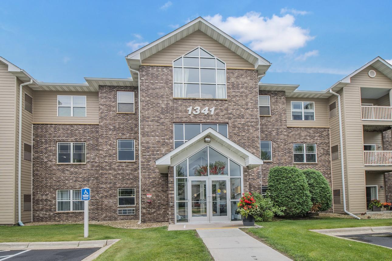 1341 Lake Drive APT B113 Chanhassen Minnesota United States, for Sale, residential, Lynn Heimdahl, Bridge Realty, LLC