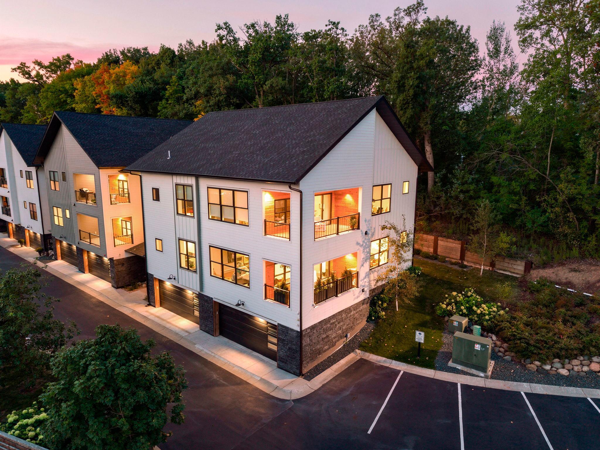 5734 Shady Oak Road APT 11 Minnetonka Minnesota United States, for Sale, residential, Lynn Heimdahl, Bridge Realty, LLC