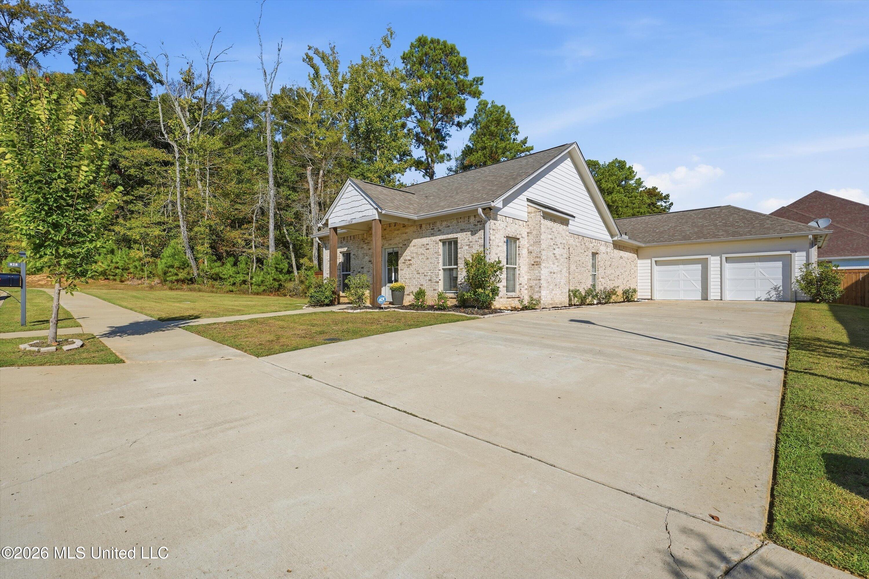 828 Long Leaf Circle Brandon Mississippi United States, for Sale, residential, Jessica McLaurin, Rezults Realty, LLC
