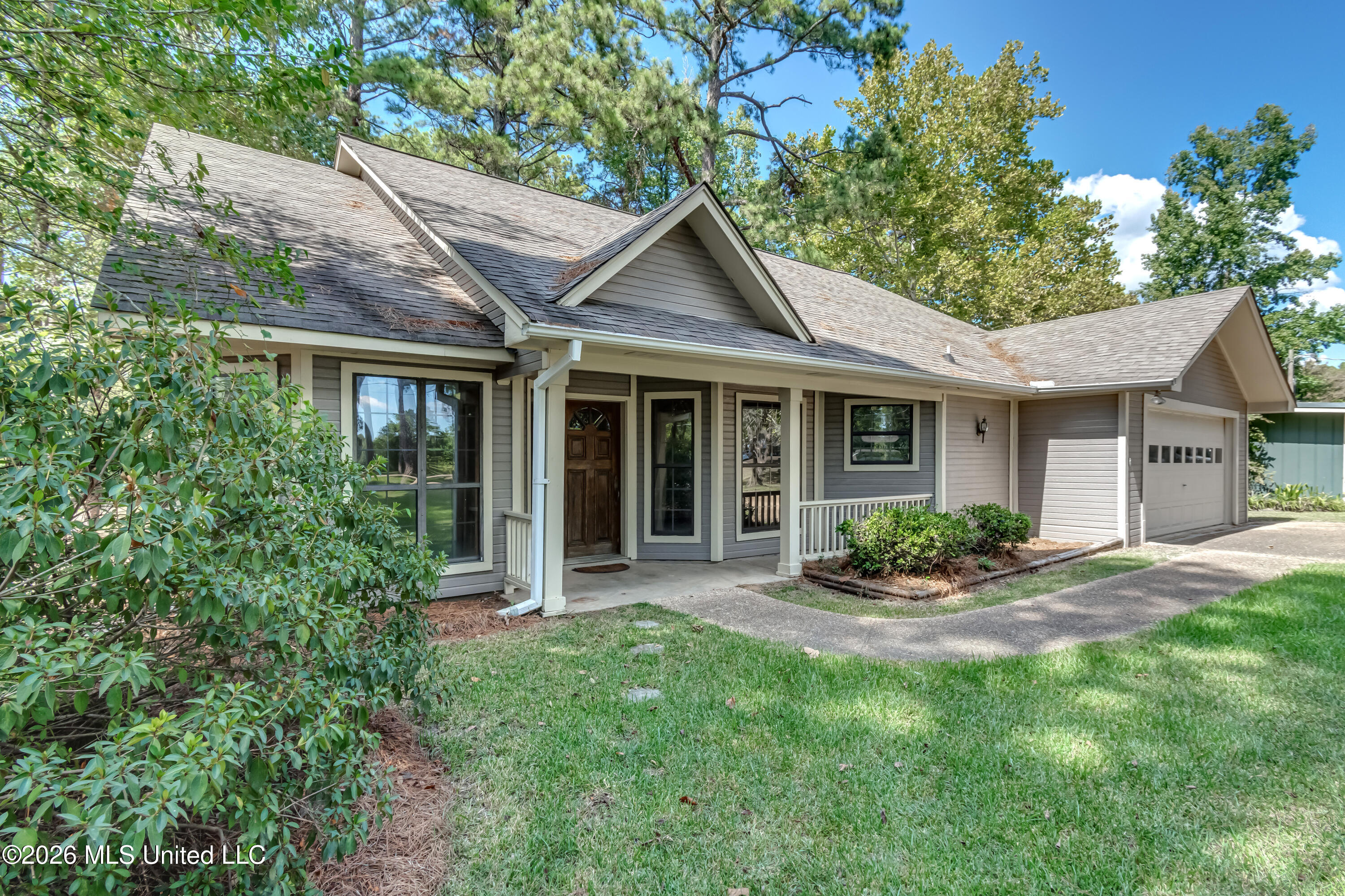 333 Lake Harbor Road Brandon Mississippi United States, for Sale, residential, Jessica McLaurin, Rezults Realty, LLC