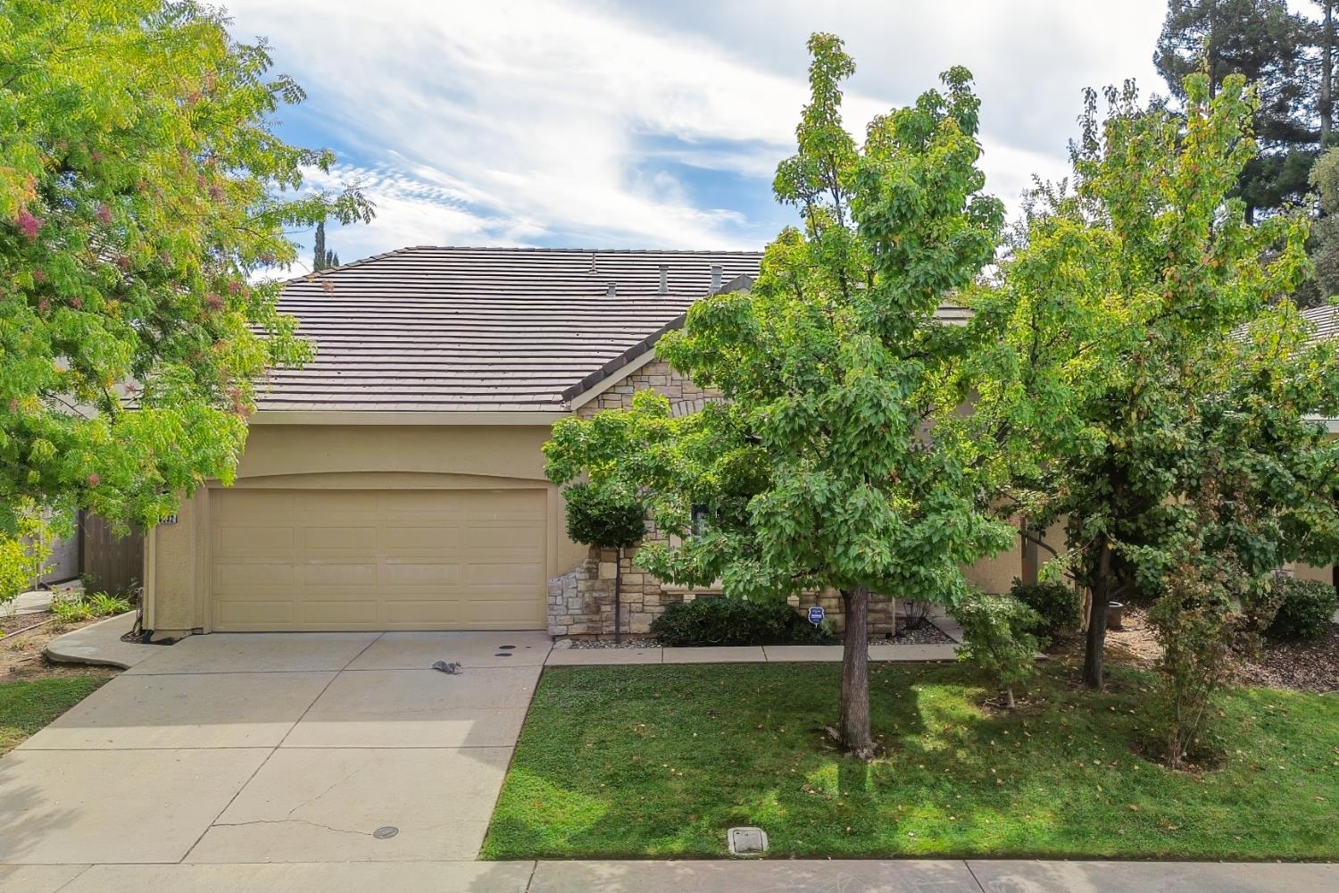 6032 ROSWITHA Court Sacramento California United States, for Sale, residential, , Royalty Property Management & Realty