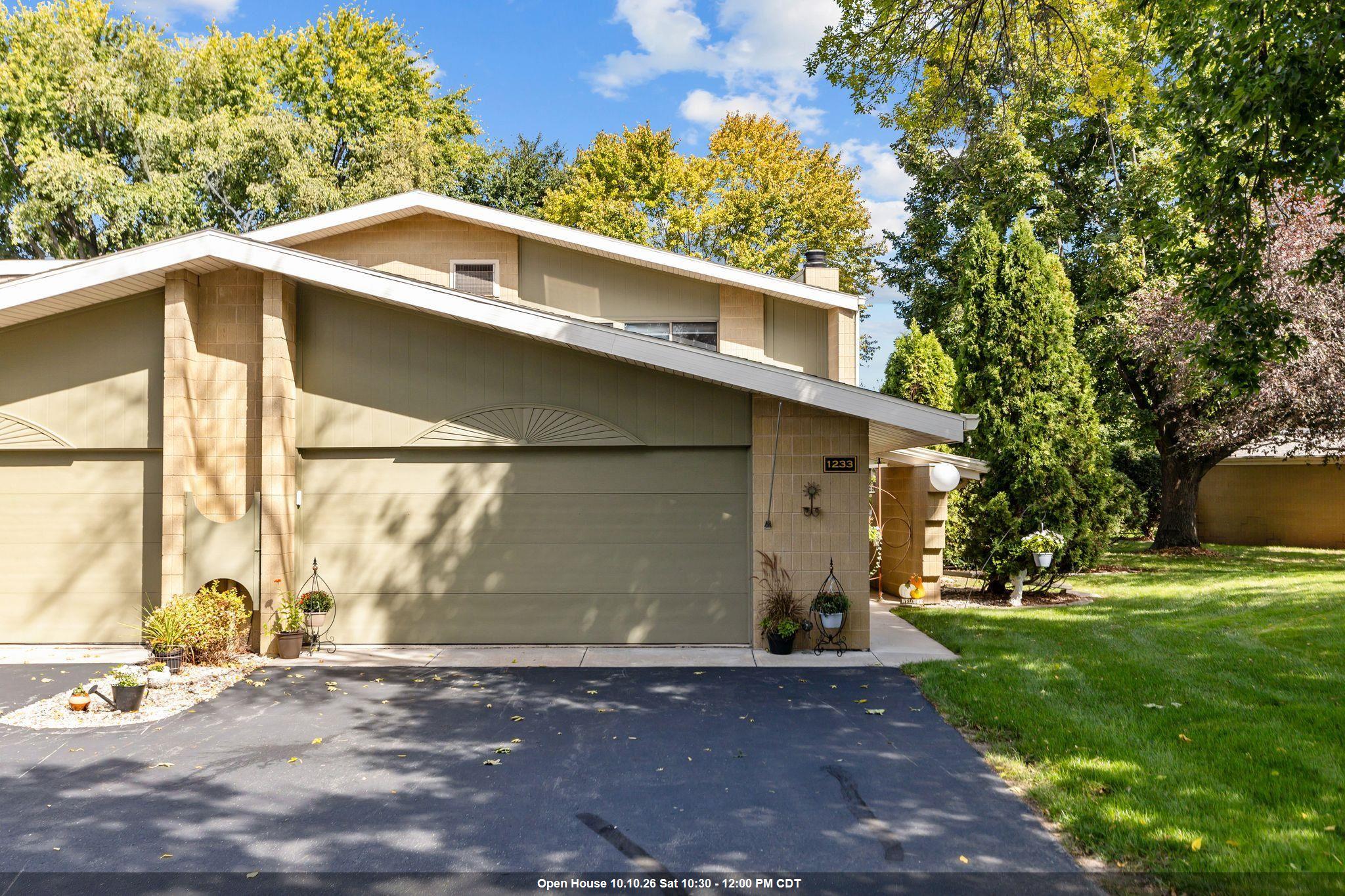 1233 W NICOLET CERCLE Appleton Wisconsin United States, for Sale, residential,  , Fireside Realty LLC