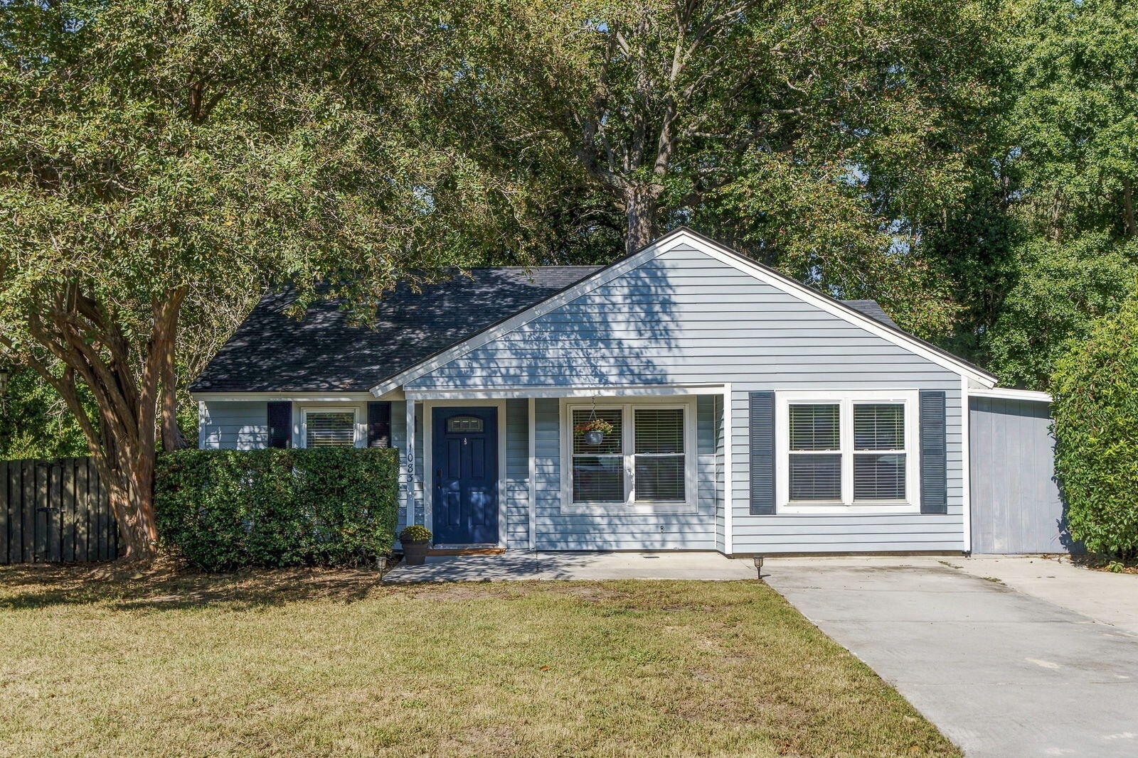 1083 Oakcrest Drive Charleston South Carolina United States, for Sale, residential,  , Adler Realty