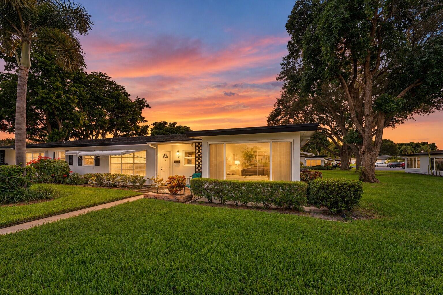 572 HIGH POINT Drive APT D Delray Beach Florida United States, for Sale, residential, Arlene   Toolsie  , Re/Max Direct