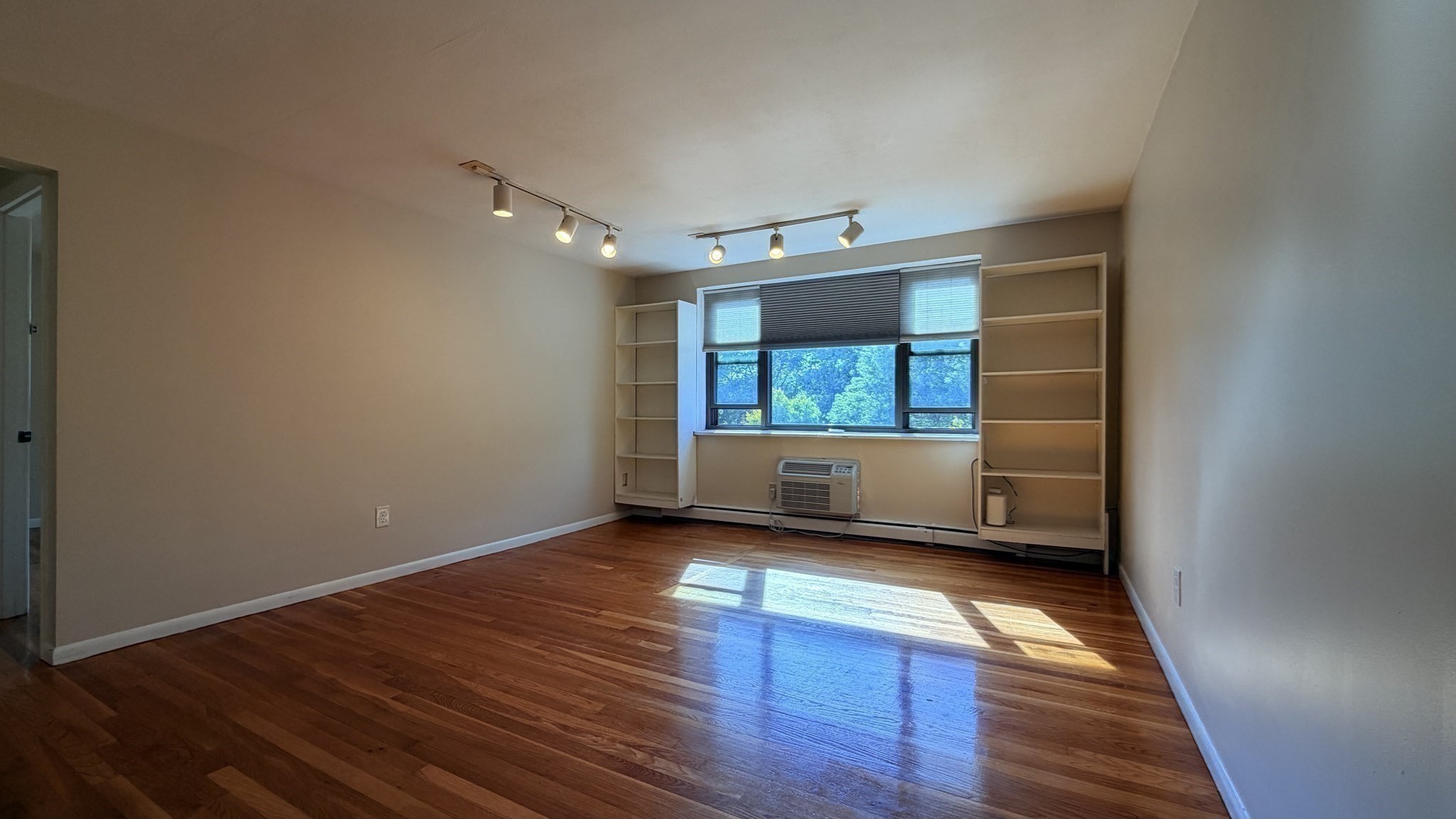 70 Jamaicaway  UNIT 13 Boston Massachusetts United States, for Rent, residential,  , The Edwards Realty Team - Barrett Sotheby's International Realty