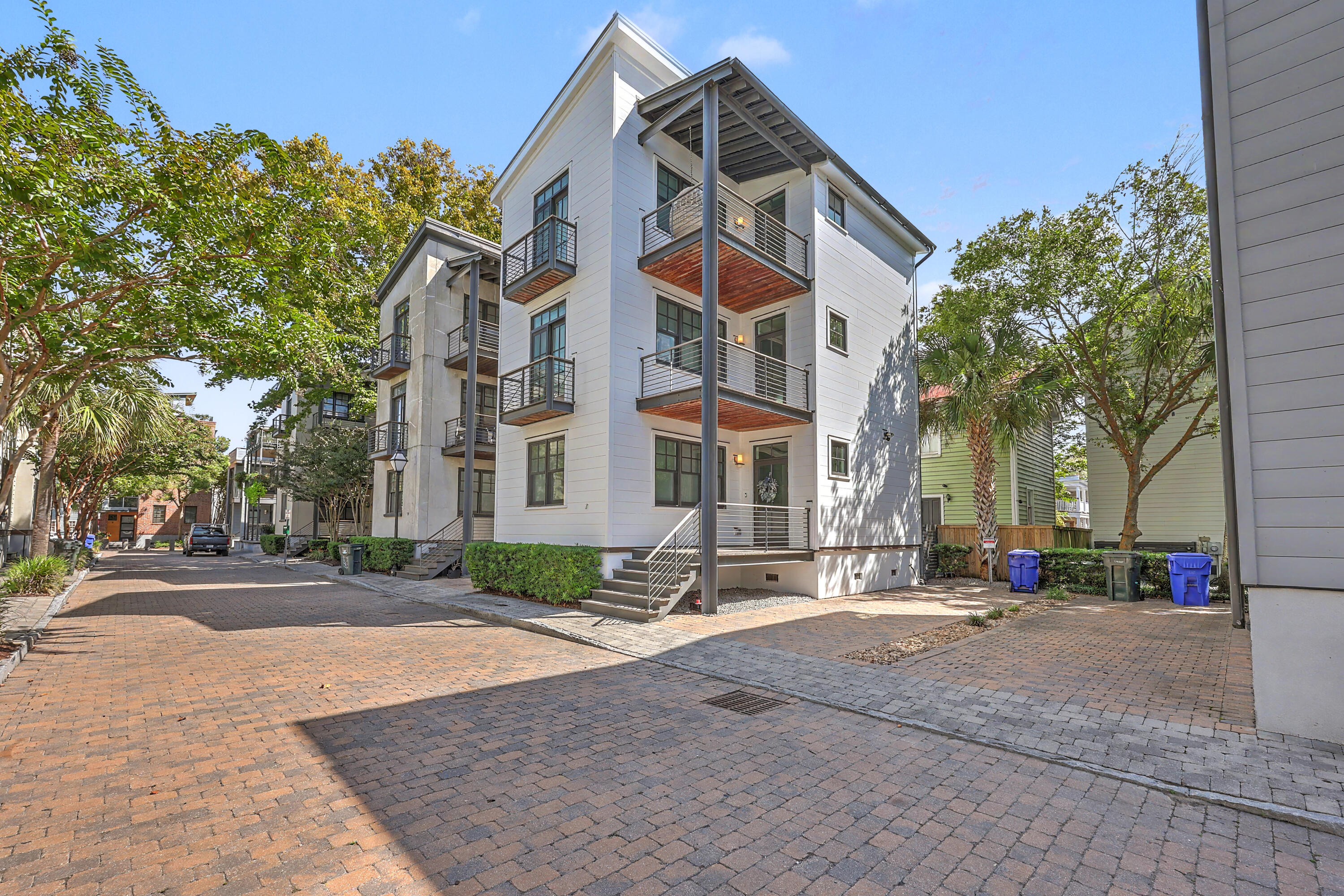 7 Brewster Court Charleston South Carolina United States, for Sale, residential, Bobbie  Rose, Keller Williams Realty Charleston/West Ashley