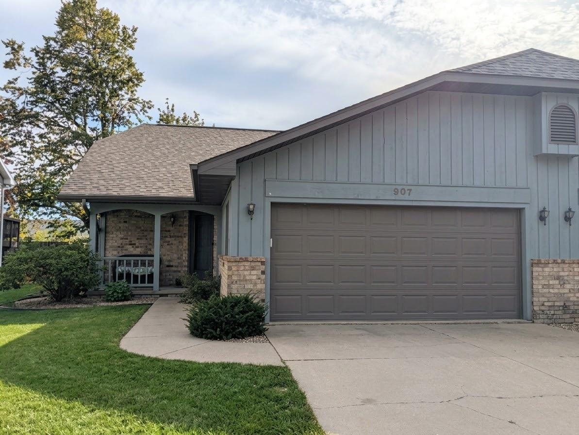 907 W RIDGEVIEW Drive Appleton Wisconsin United States, for Sale, residential,  , Fireside Realty LLC