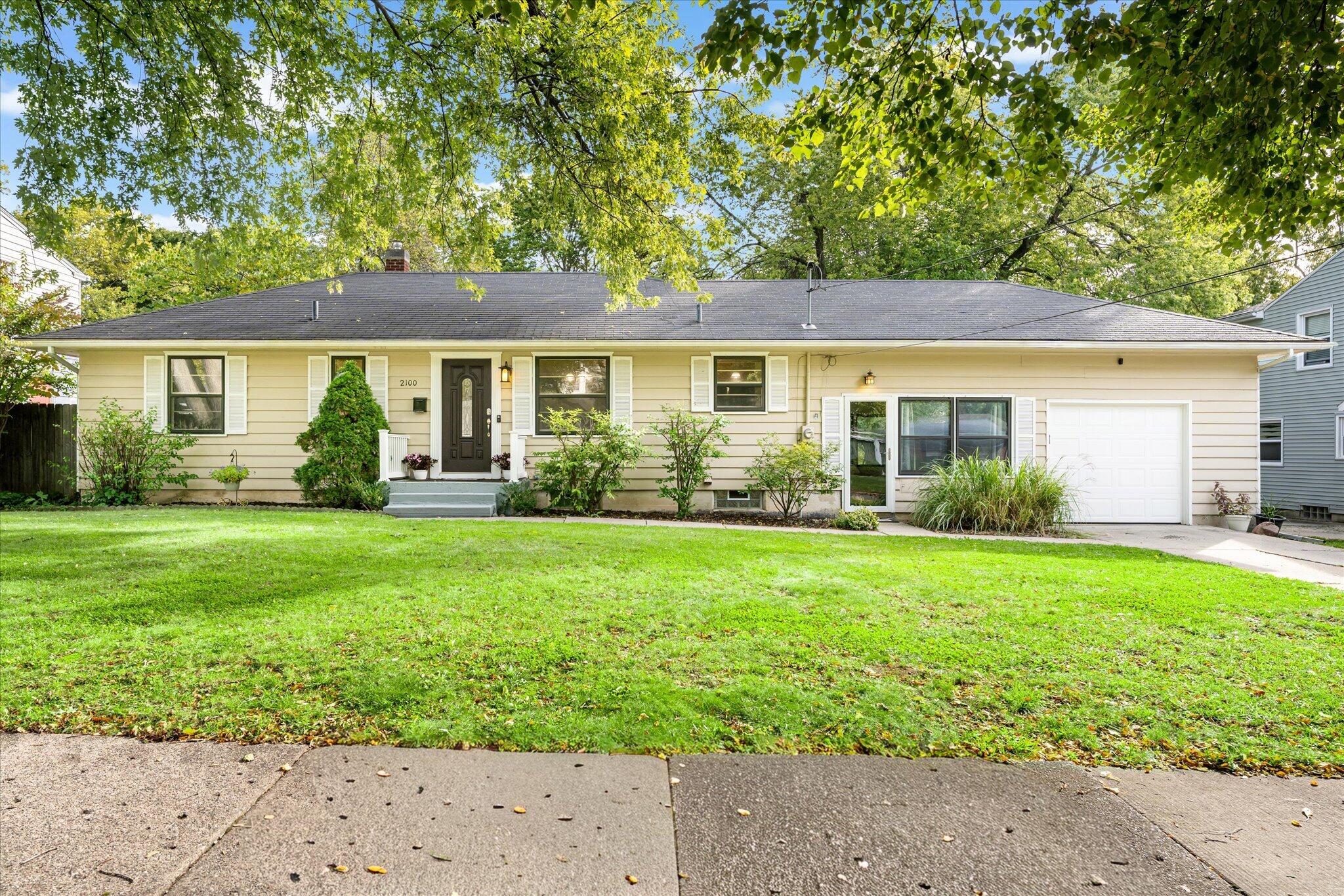 2100 Cambridge Drive Grand Rapids Michigan United States, for Sale, residential,  , RW Daniels Realty