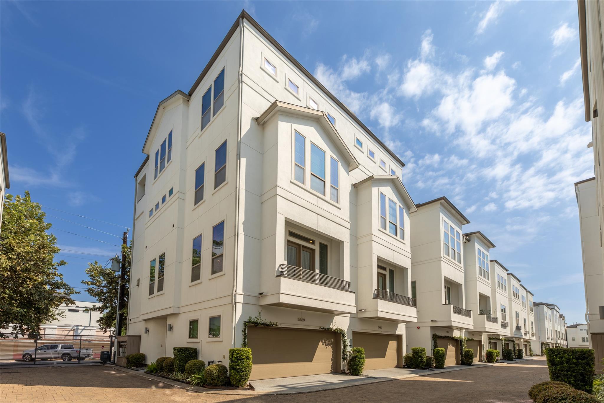 5469 Larkin ST Houston Texas United States, for Sale, residential, Sheryl Davis, Compass