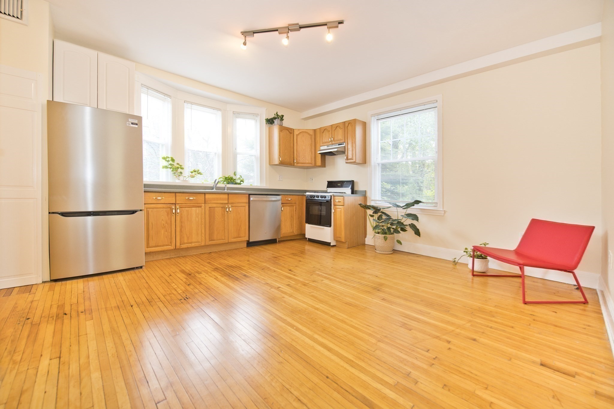 7 Morrill St  UNIT 1F Boston Massachusetts United States, for Rent, residential,  , The Edwards Realty Team - Barrett Sotheby's International Realty