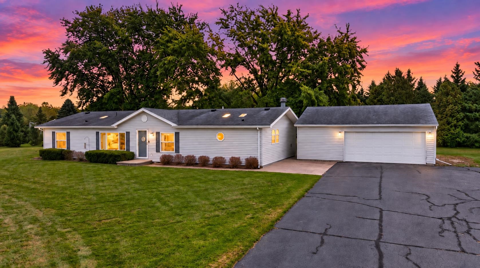 4201 MATUSZAK Court Green Bay Wisconsin United States, for Sale, residential,  , Fireside Realty LLC