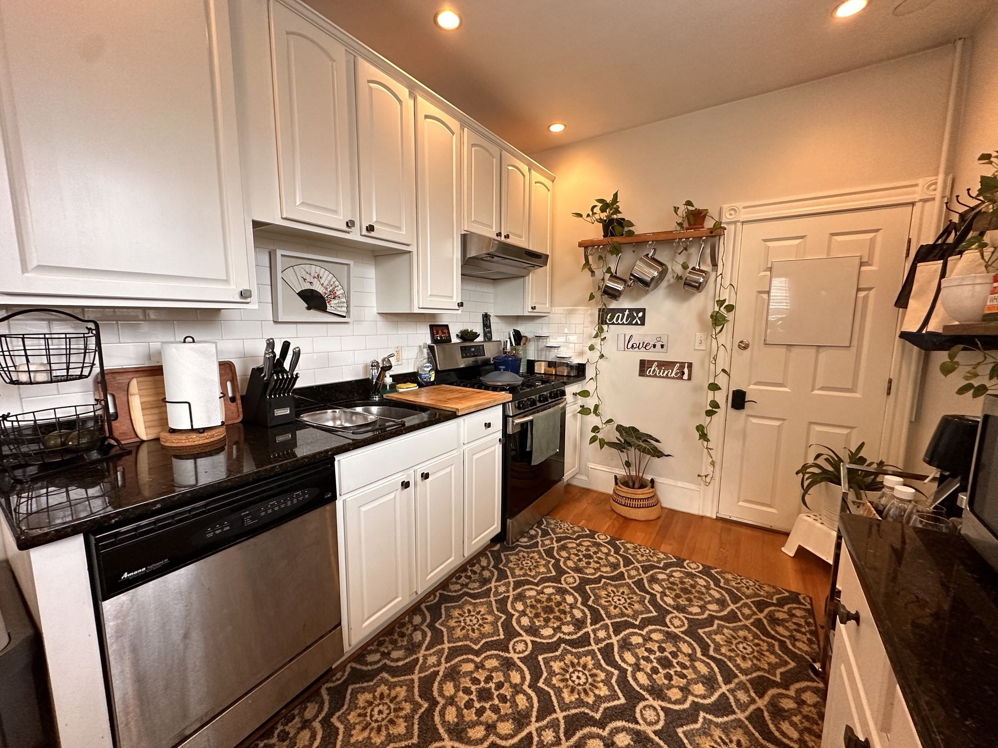 207 Cummins Hwy  UNIT 1F Boston Massachusetts United States, for Rent, residential,  , The Edwards Realty Team - Barrett Sotheby's International Realty