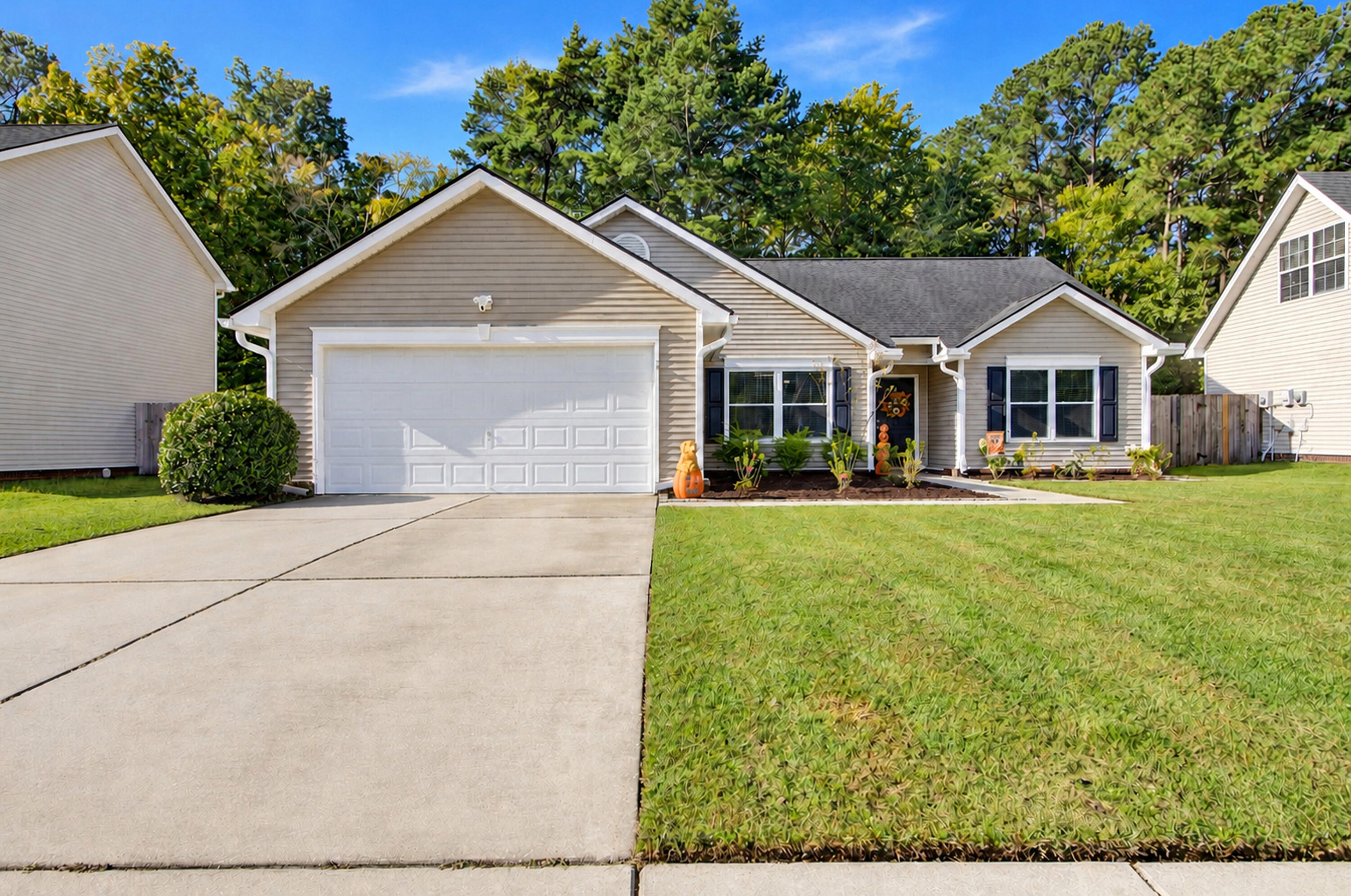 592 Hainsworth Drive Charleston South Carolina United States, for Sale, residential, Bobbie  Rose, Keller Williams Realty Charleston/West Ashley