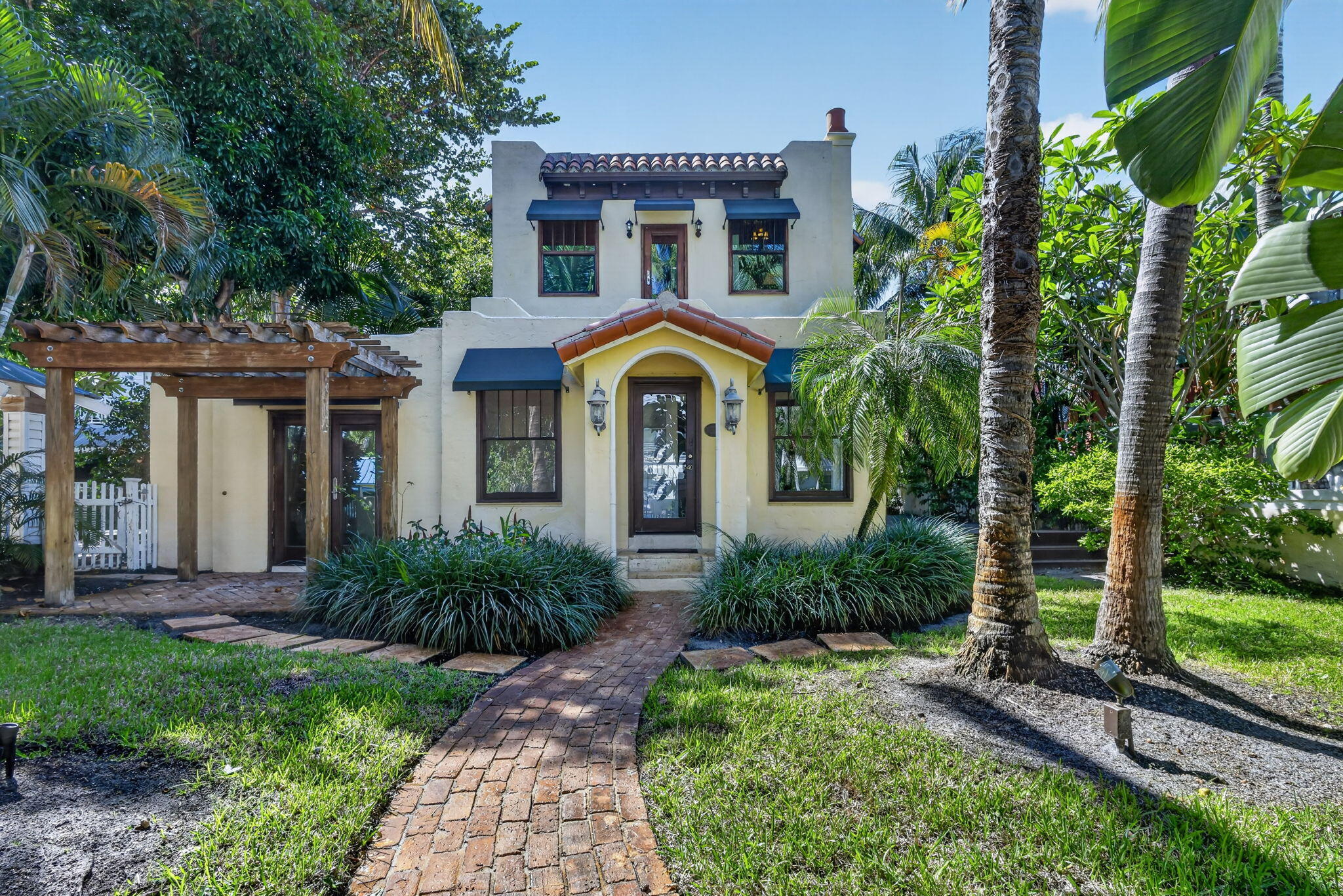 106 SE 7TH Avenue APT 1 Delray Beach Florida United States, for Sale, residential, Arlene   Toolsie  , Re/Max Direct