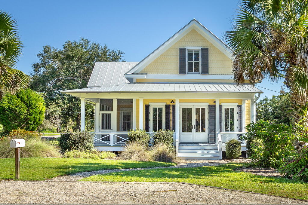 117 8th St Apalachicola Florida United States, for Sale, residential, Deb Robertson, The Naumann Group Real Estate, Inc.