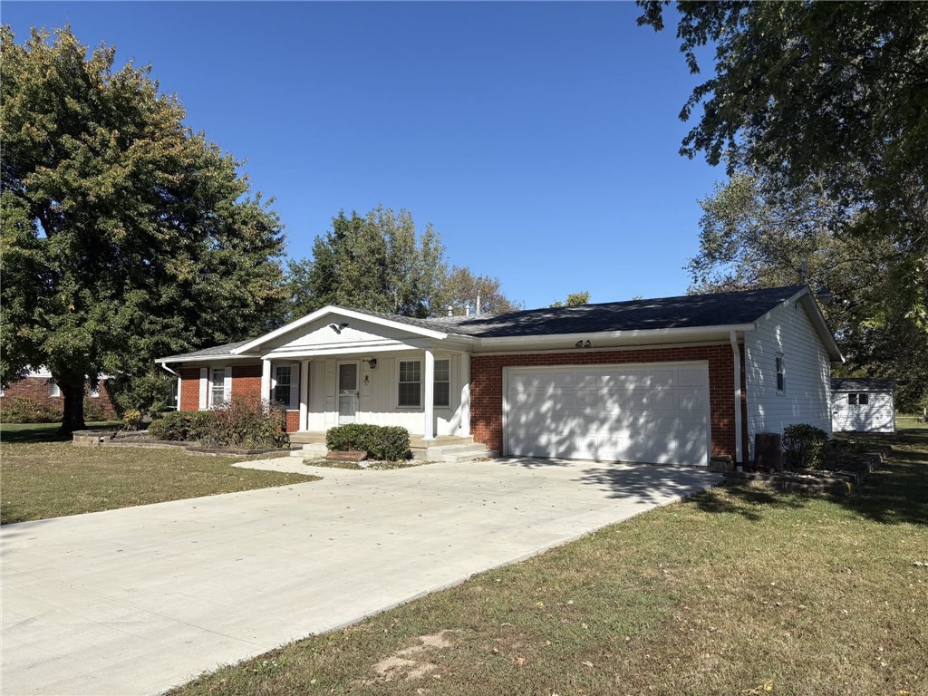 13 Carriage Lane Newton Illinois United States, for Sale, residential,  , Personal Service Realty