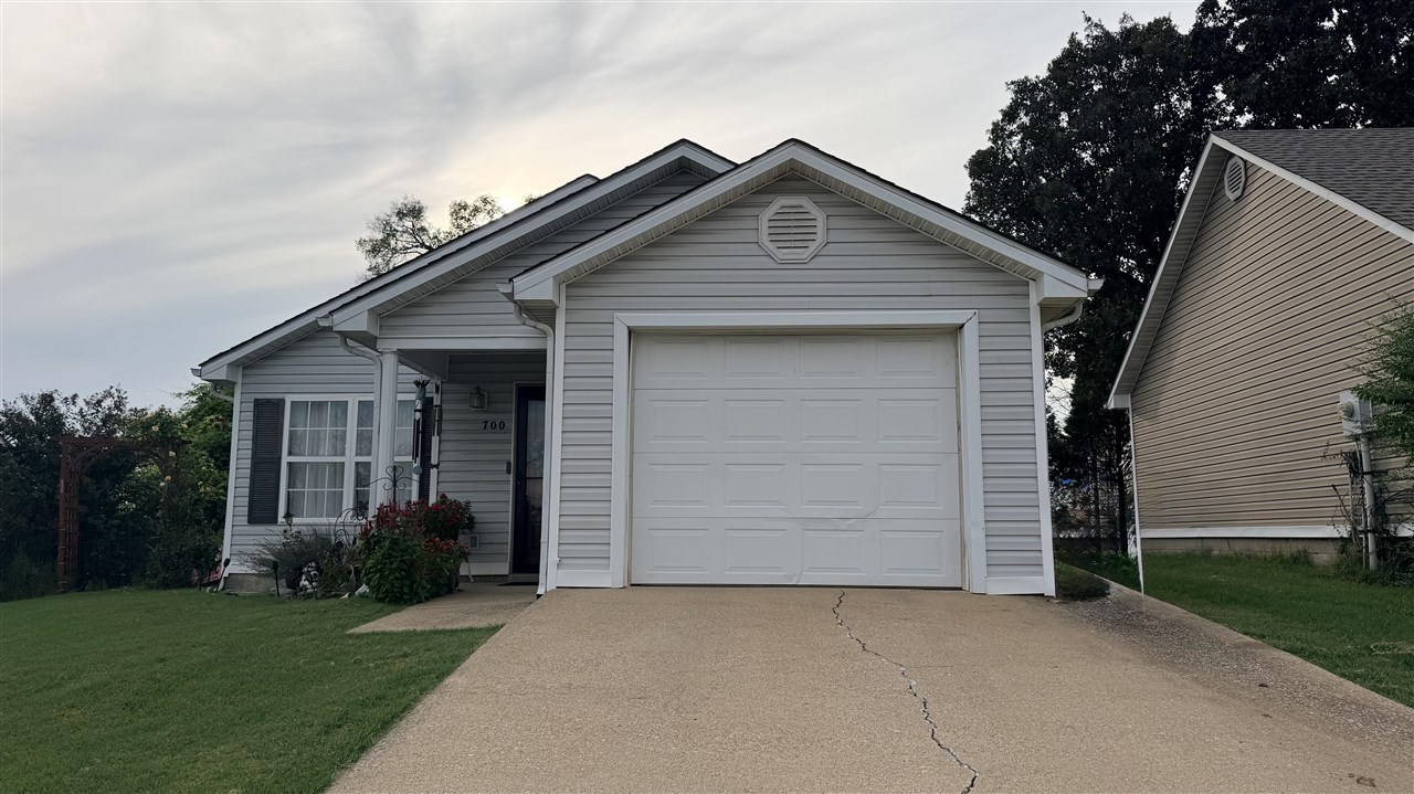 700 Jennings Court Bowling Green Kentucky United States, for Sale, residential, Adam  Hanes, LPT Realty