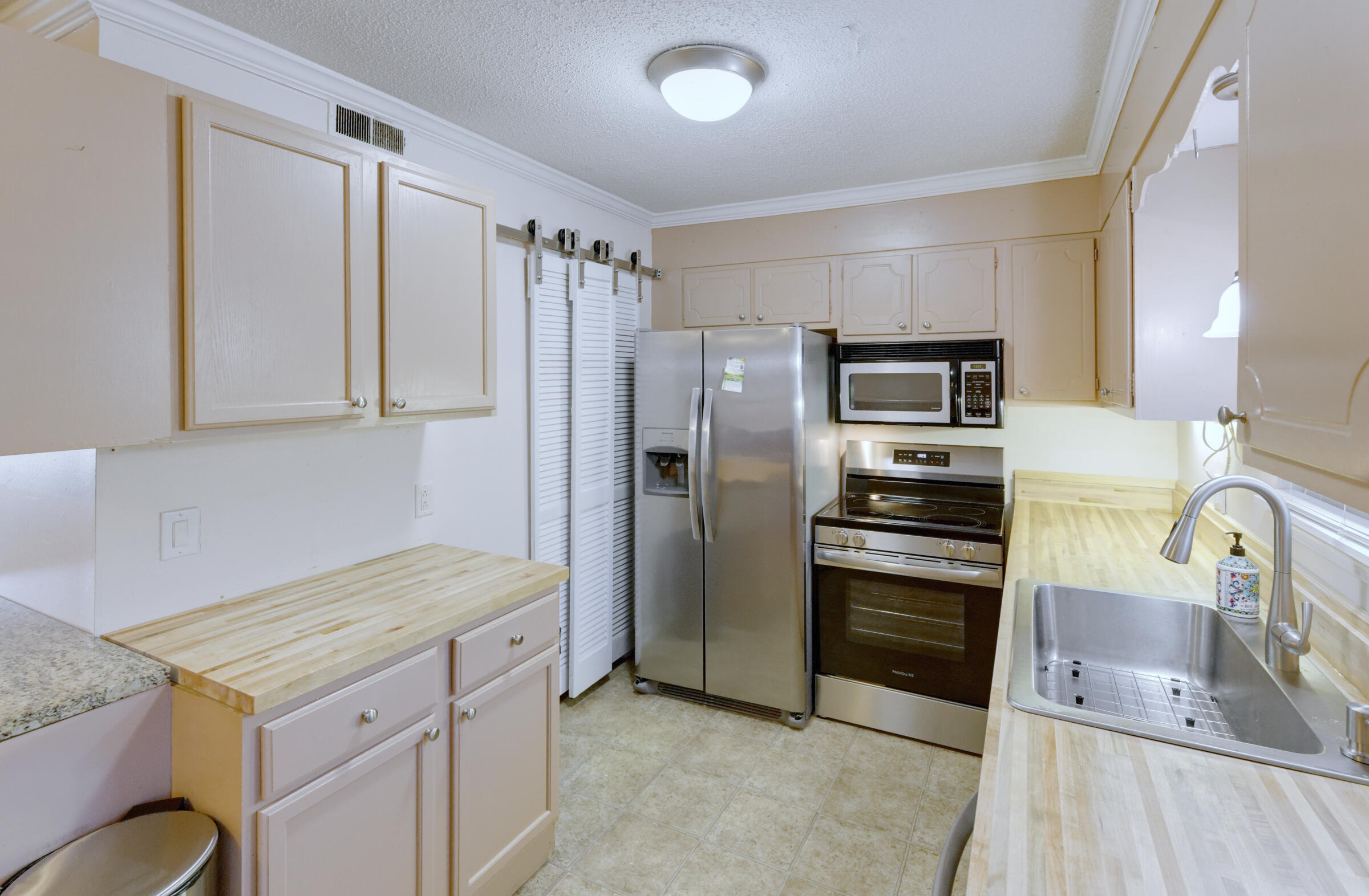 415 Parkdale Drive APT 16b Charleston South Carolina United States, for Sale, residential,  , Adler Realty