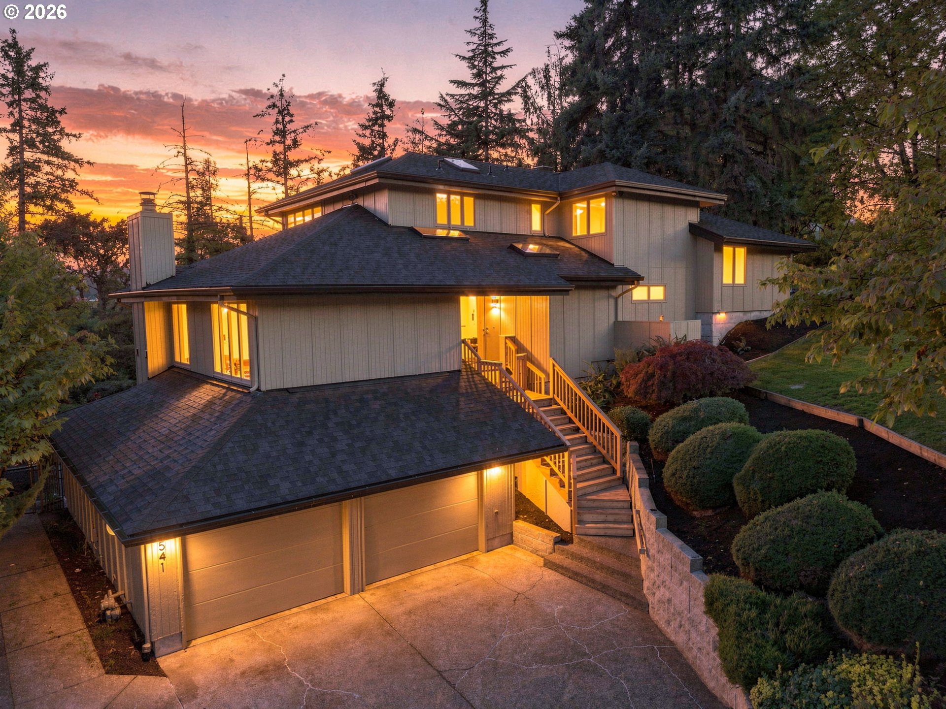 541 SPYGLASS DR Eugene Oregon United States, for Sale, residential,  , InCom Real Estate - New Demo Office