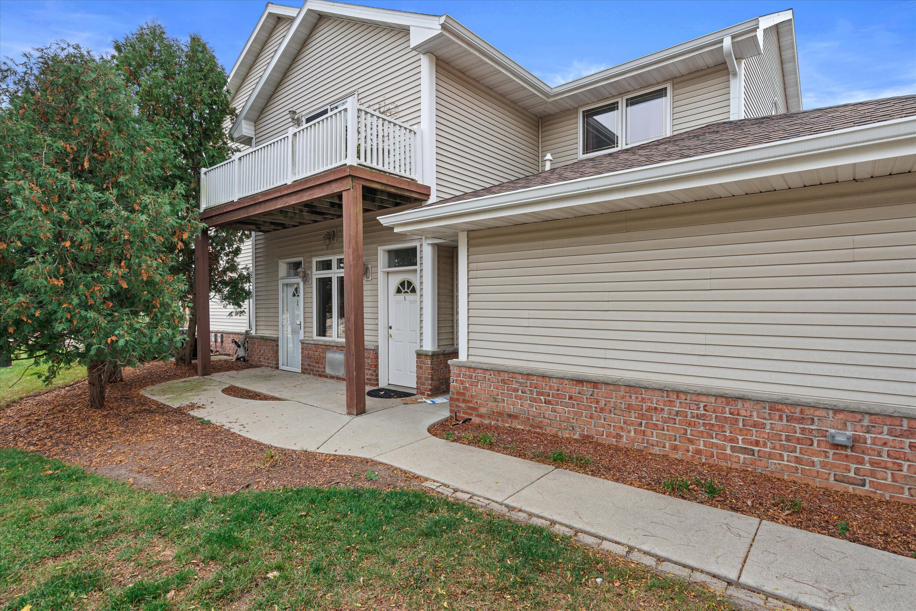 340 E Veterans Way APT 1 Mukwonago Wisconsin United States, for Sale, residential,  , CA Office