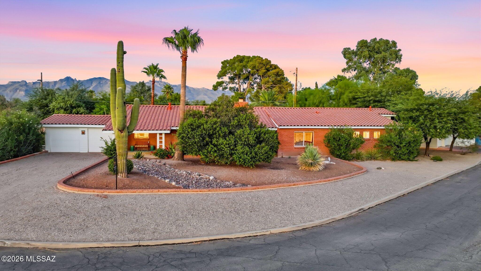 2111 E Waverly Street Tucson Arizona United States, for Sale, residential, Aaron Lieberman, TIERRA ANTIGUA REALTY
