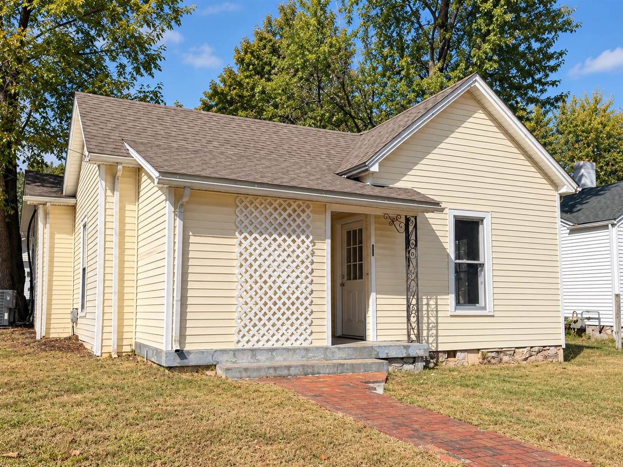 1447 Nutwood Street Bowling Green Kentucky United States, for Sale, residential, Adam Hanes, LPT Realty