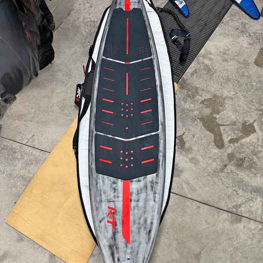 KT Dragonfly Ginzu Downwind / light wind foil board